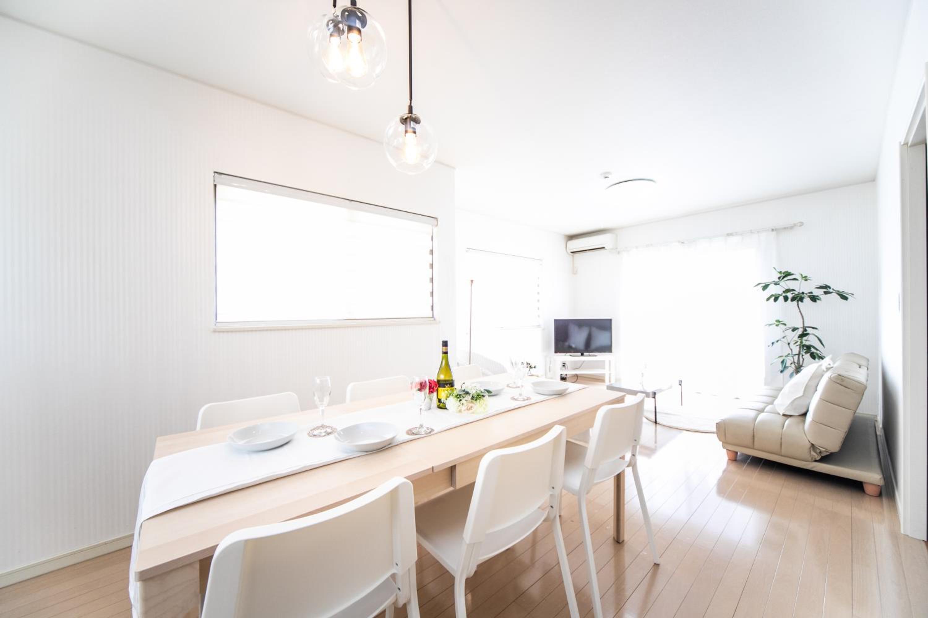 Five-Bedroom House - Photo 41