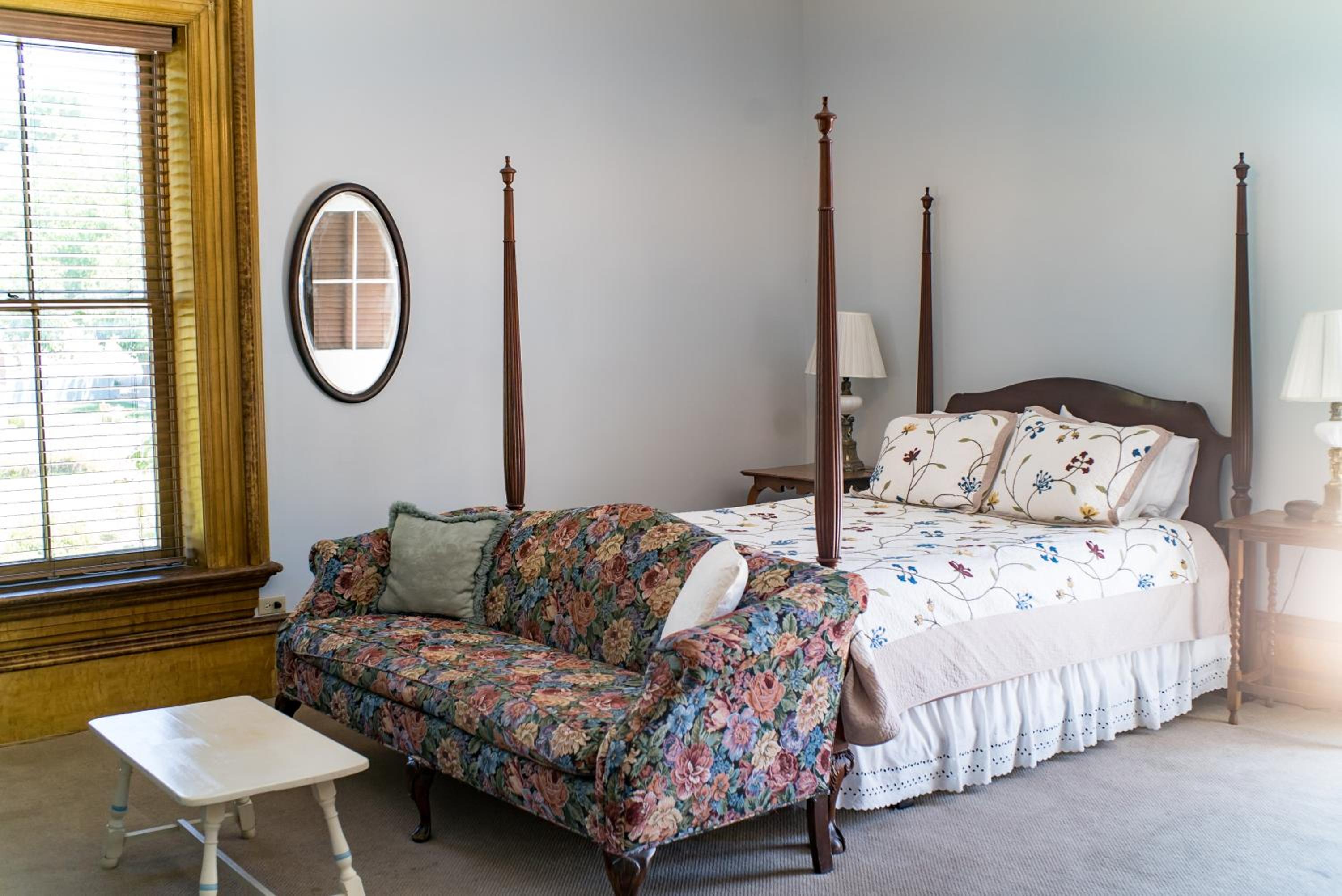 Executive Queen Room with Two Queen Beds - Photo 5
