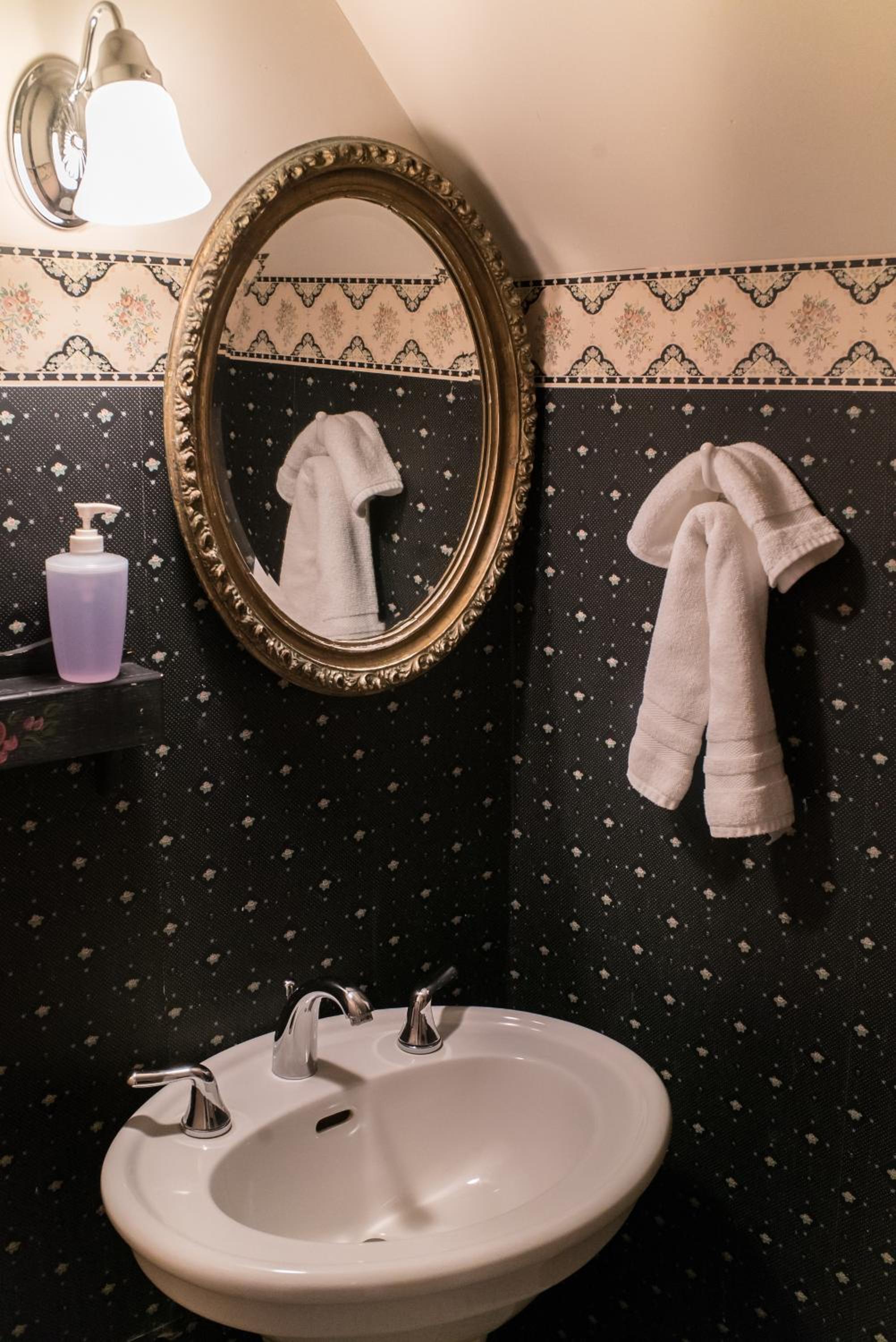 Deluxe Double Room with Bath photo 3