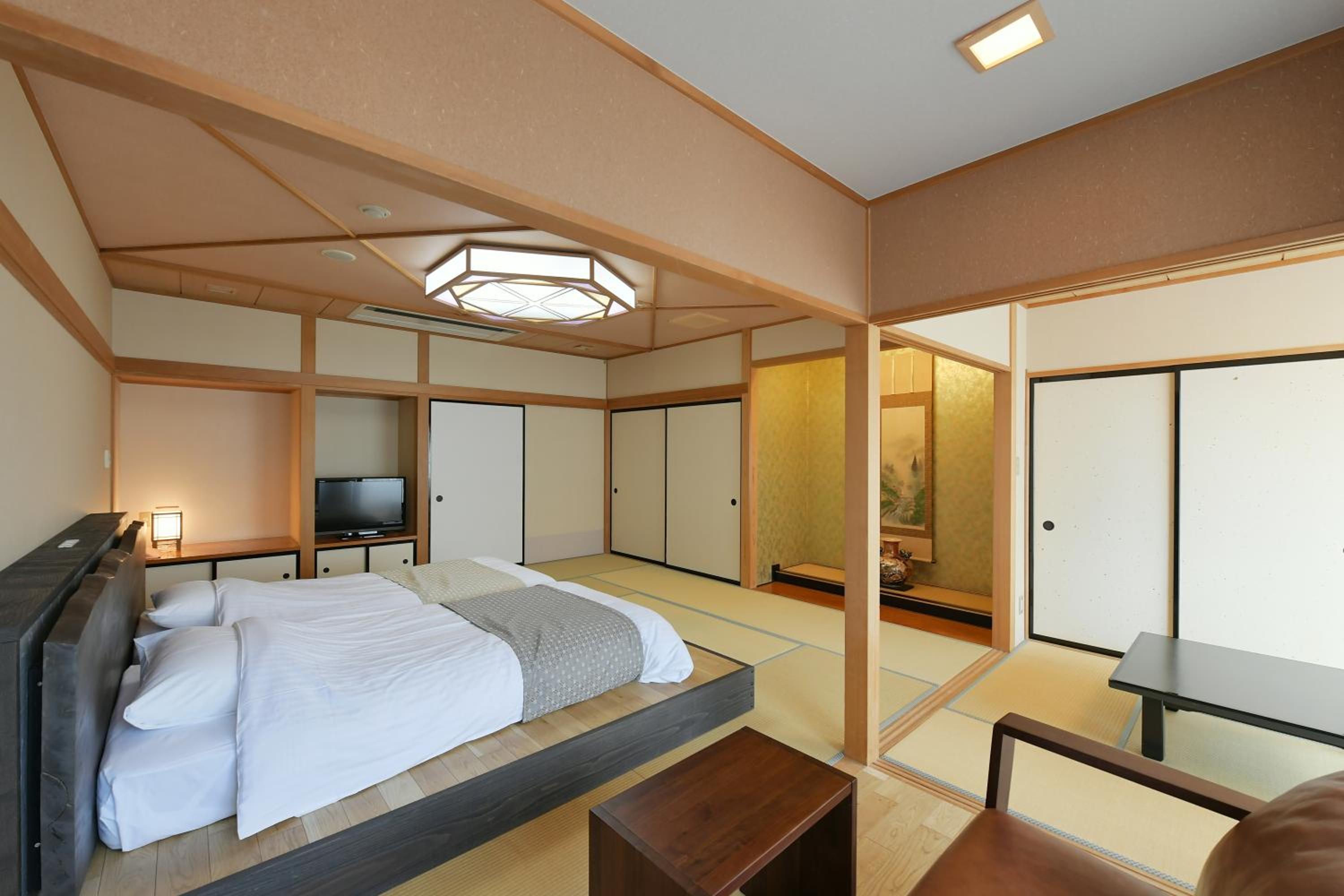 Japanese-Style Quadruple Room photo 3