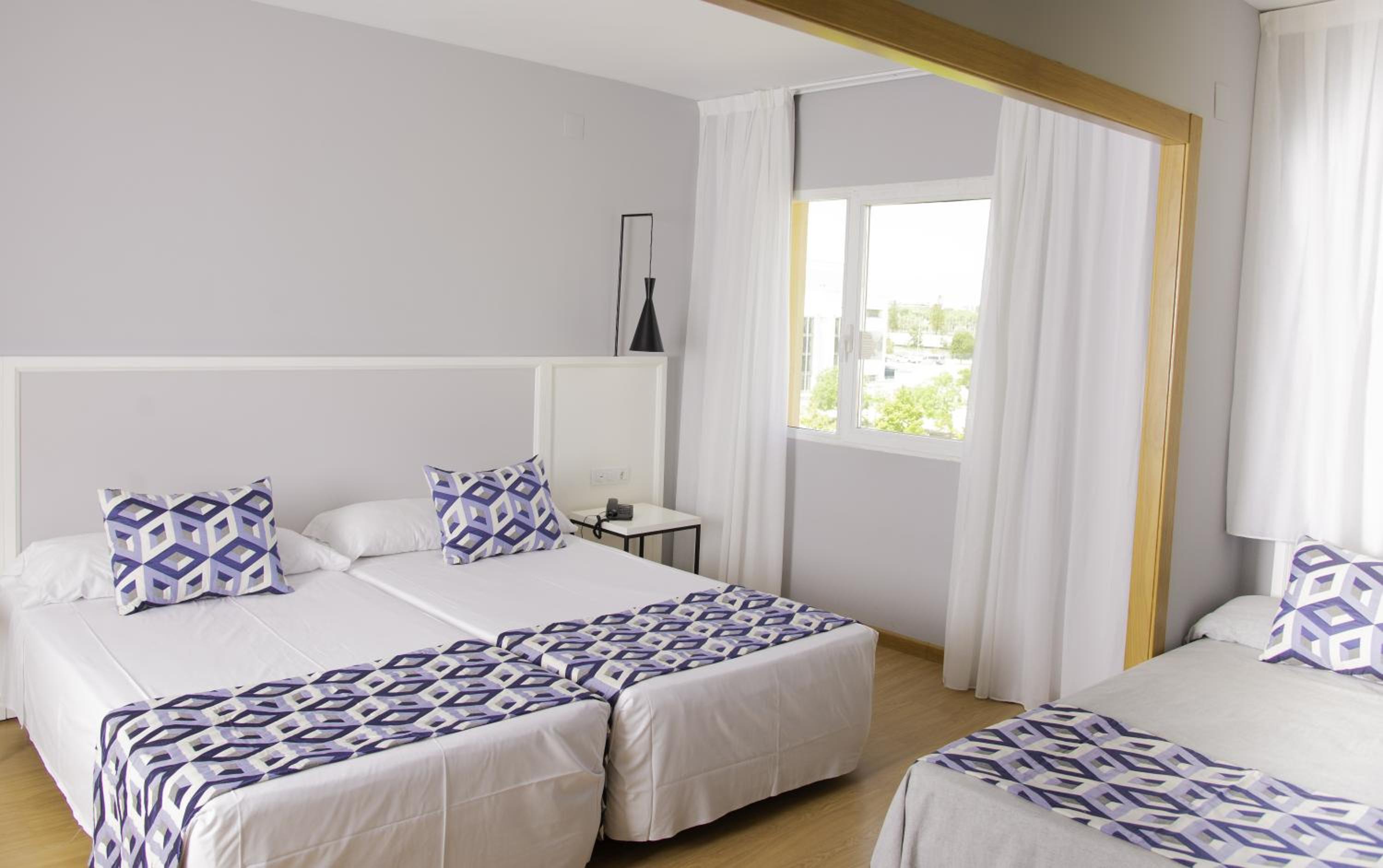 Quadruple Room - Photo 2