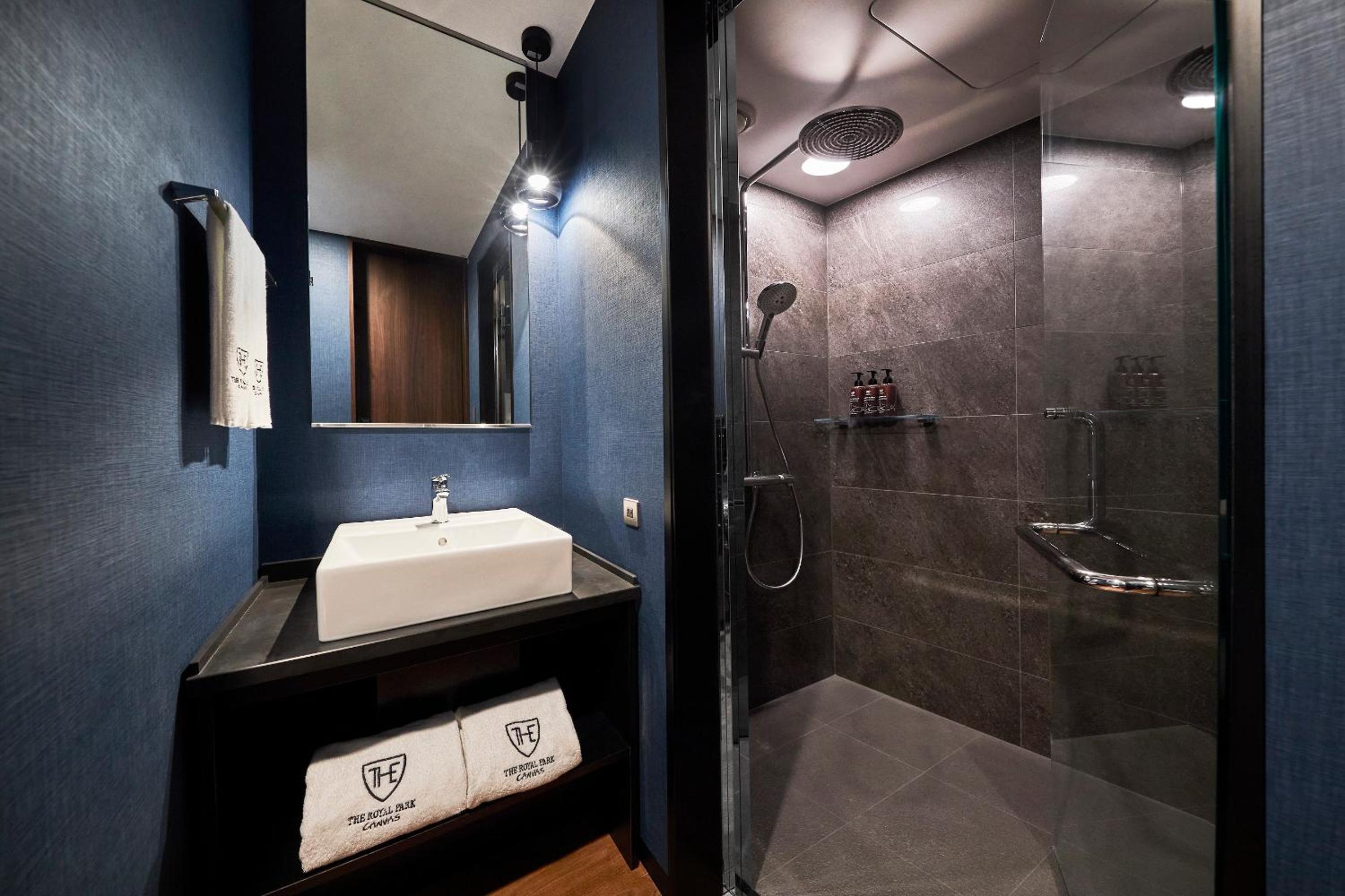 Comfort Double Room with Shower only - Non-Smoking - Photo 14