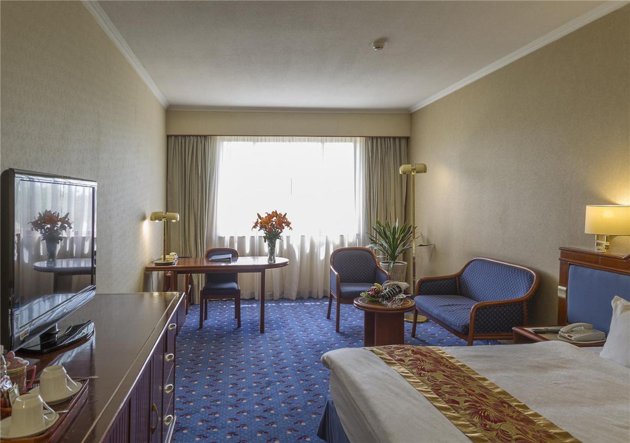 Deluxe King Room photo 2