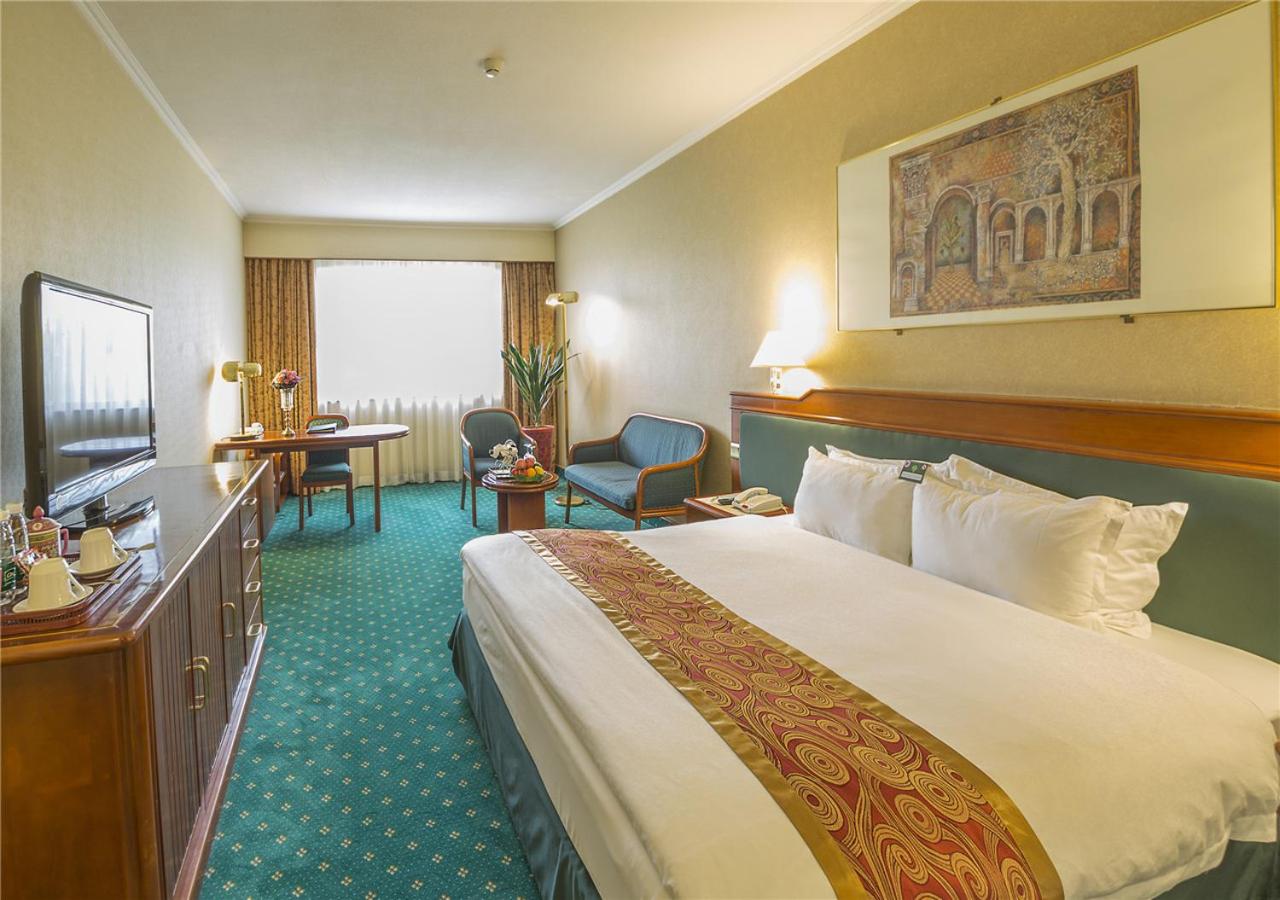 Deluxe King Room photo 1