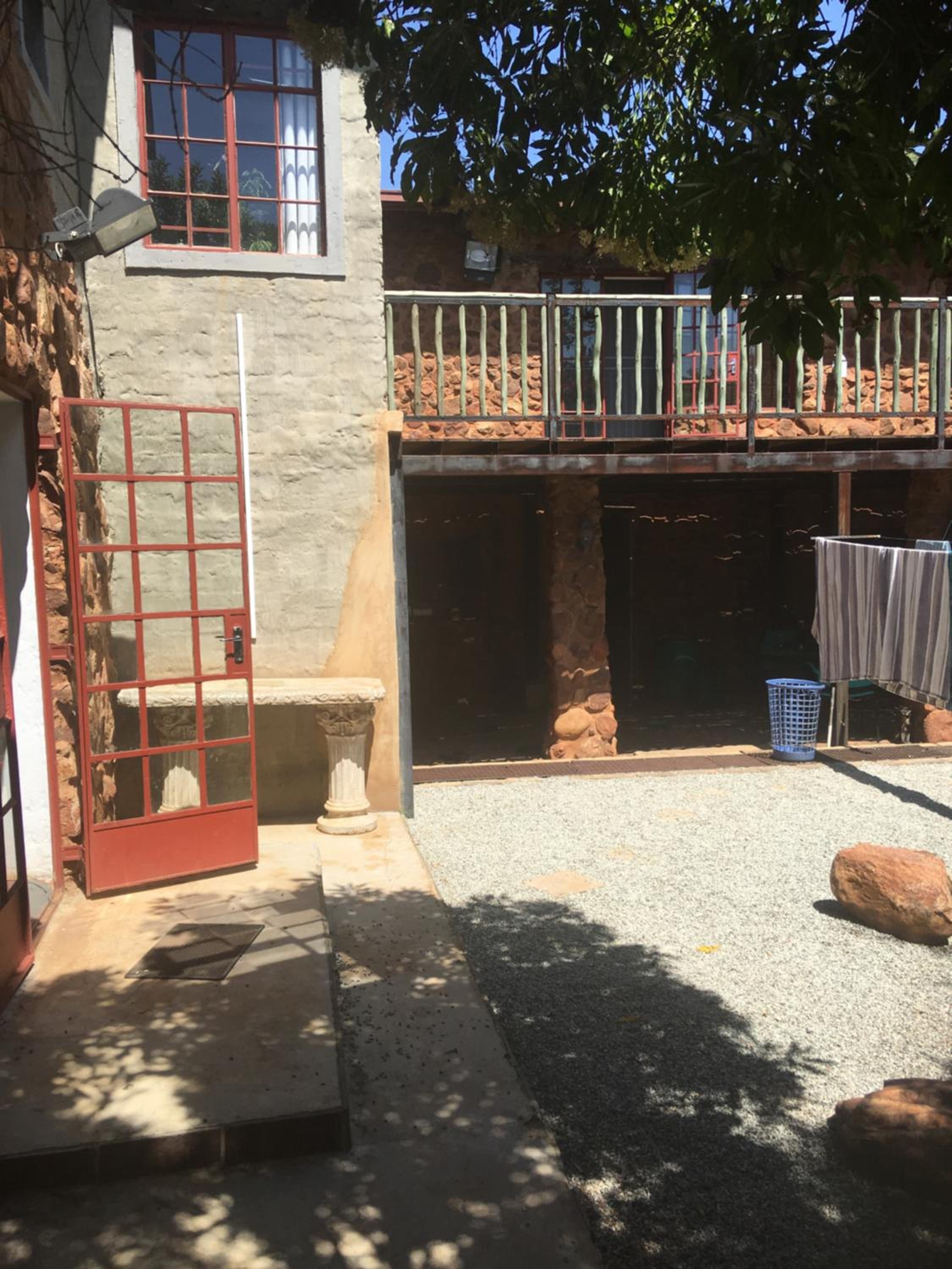 Family Room with Mountain View photo 2
