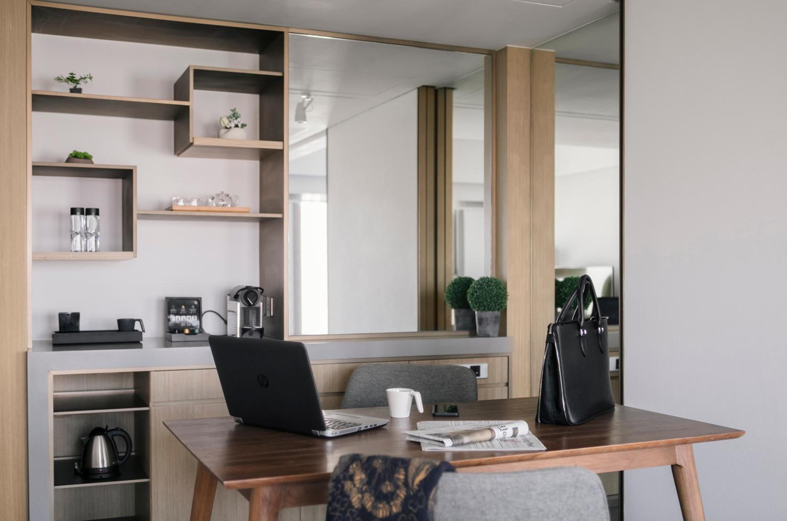 Premium King Suite photo 3
