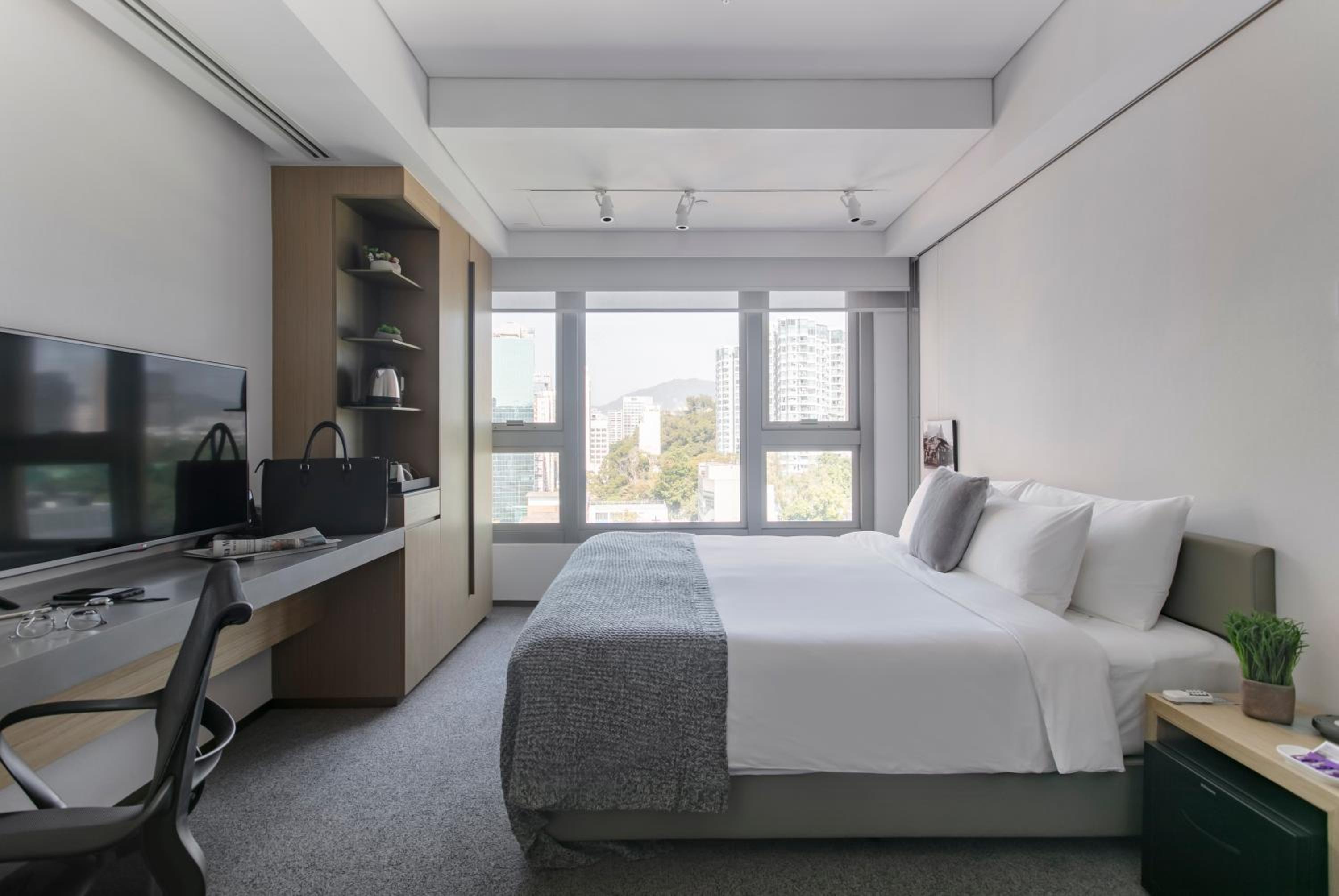 Premium Business King Room
