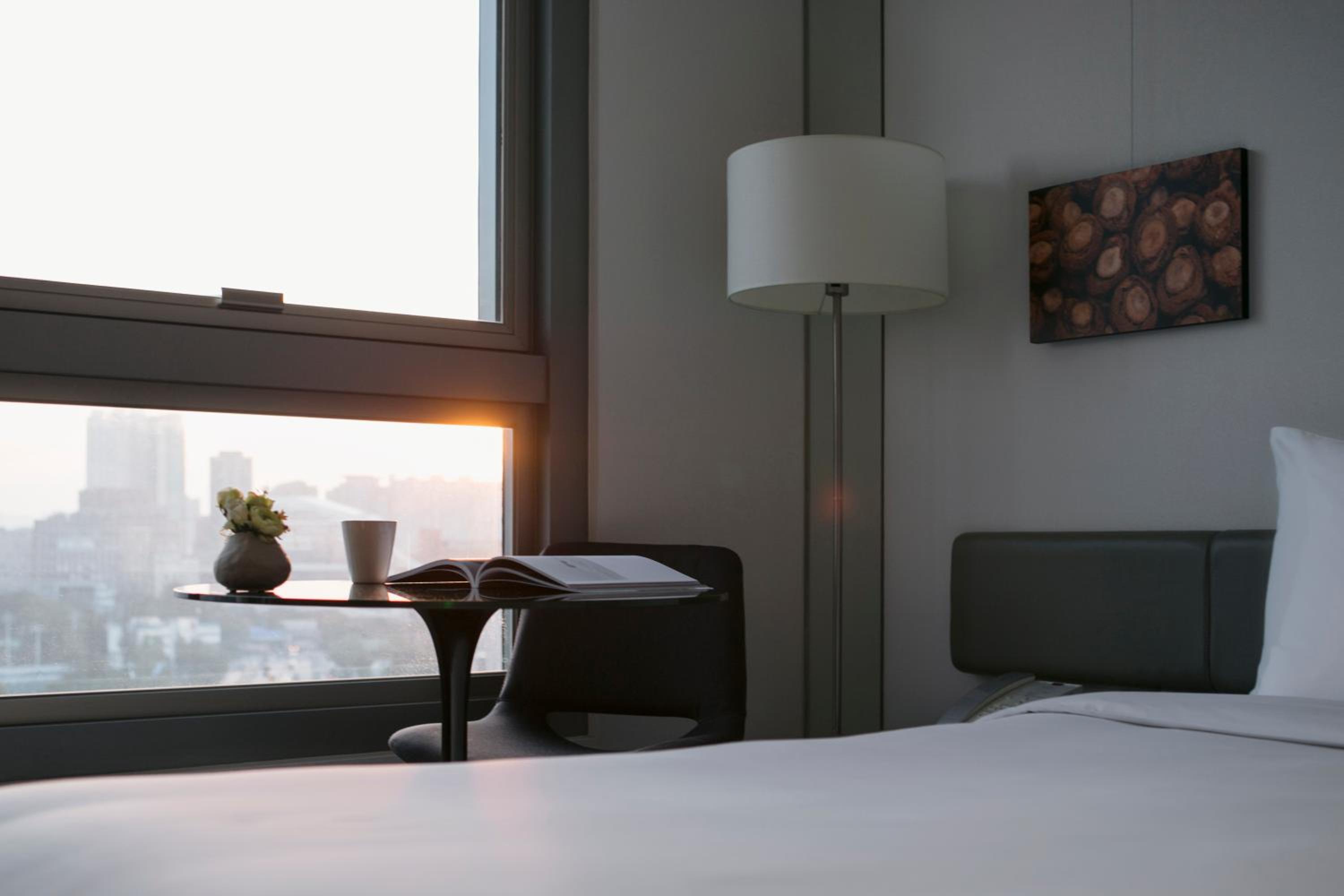 Sunrise Deluxe King Room photo 2