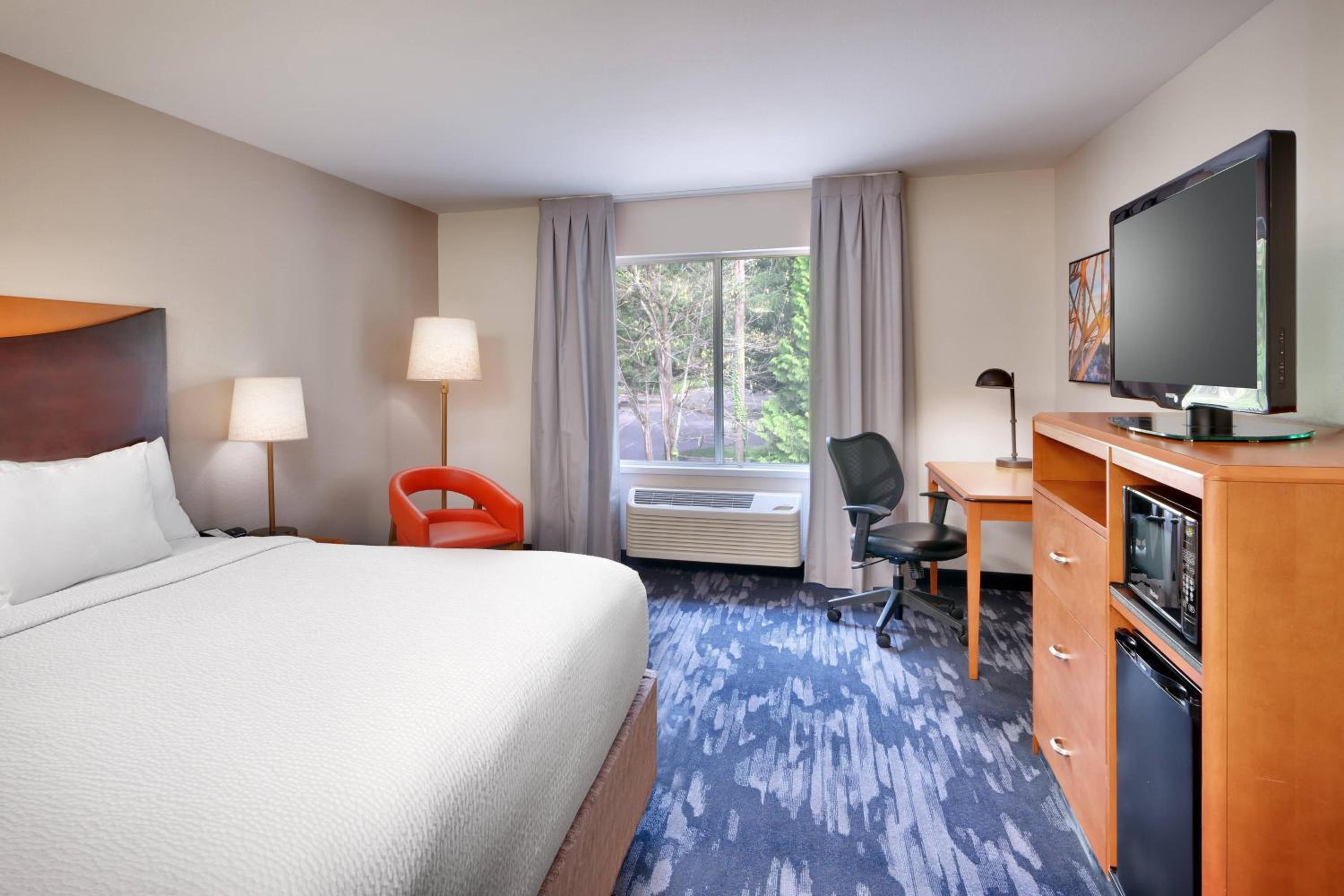 King Room with Roll-In Shower - Mobility Access/Hearing Accessible