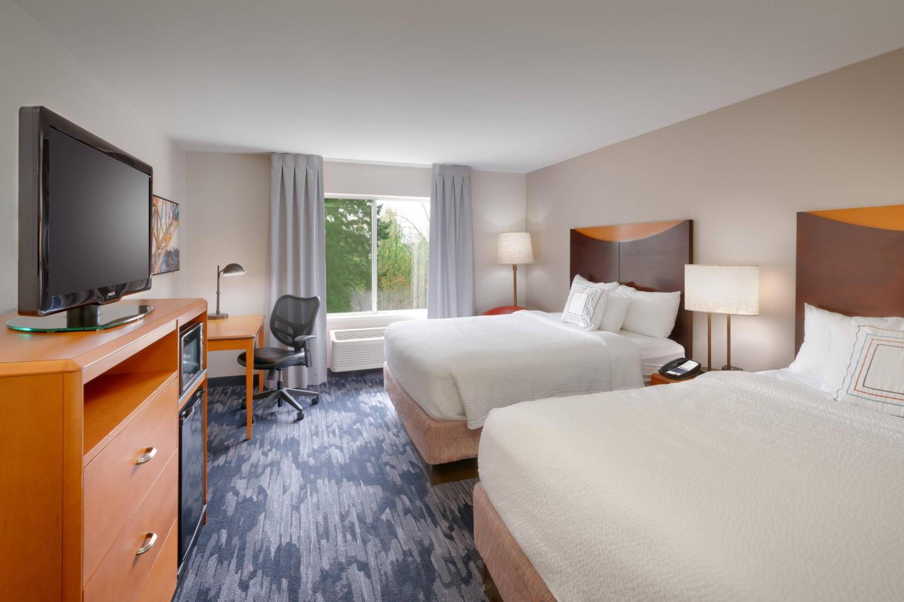 Queen Room with Two Queen Beds - Hearing Accessible