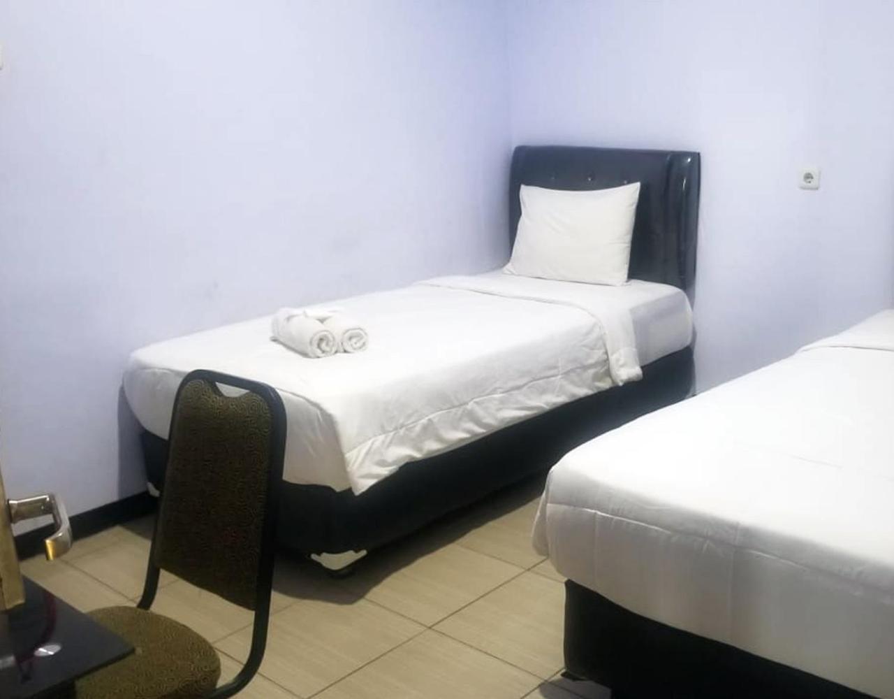 Standard Twin Room - Photo 3