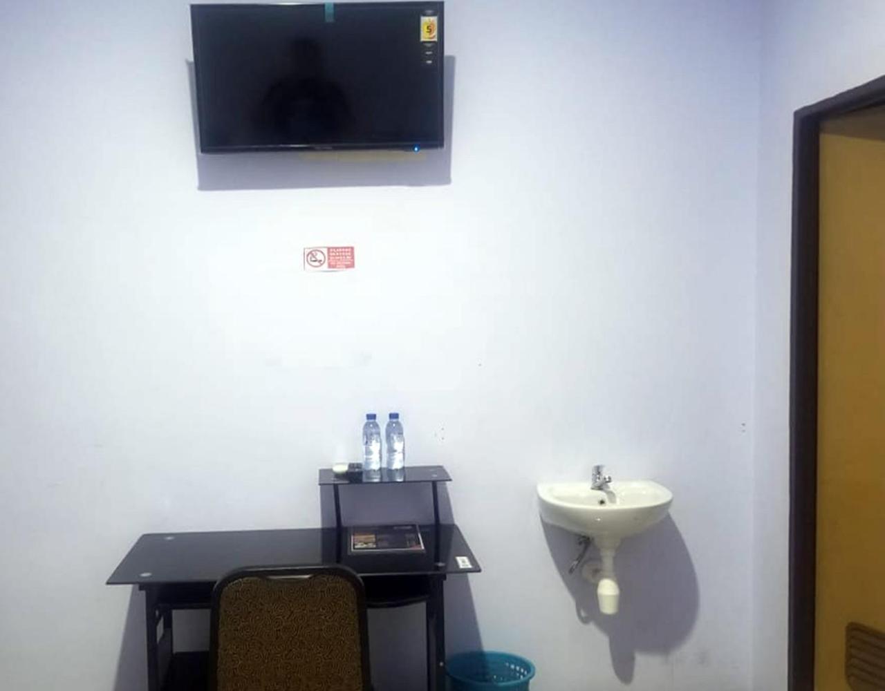 Standard Twin Room - Photo 1