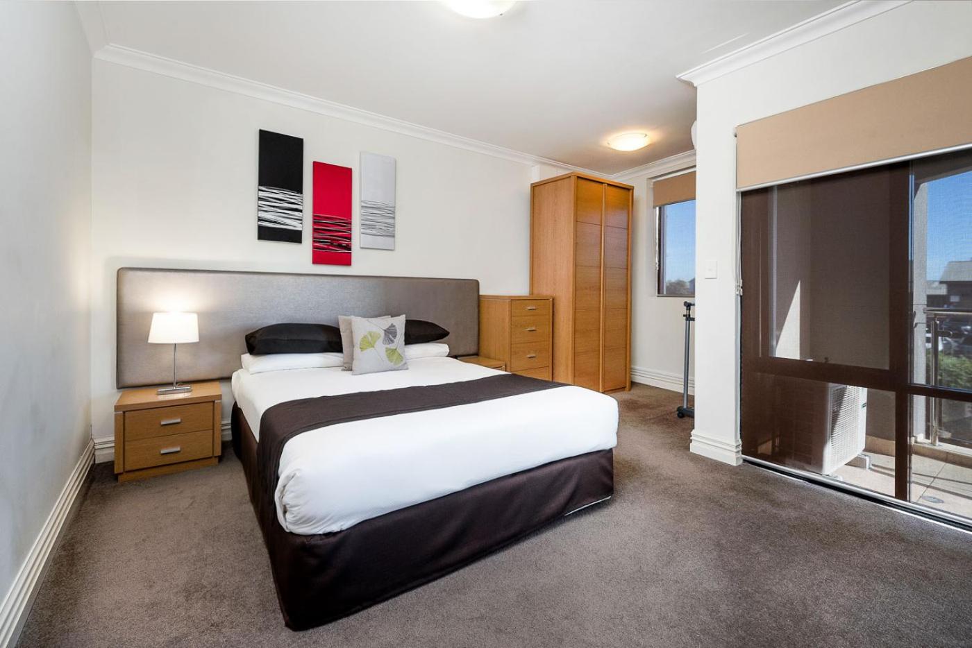 One-Bedroom Luxury Apartment with Views