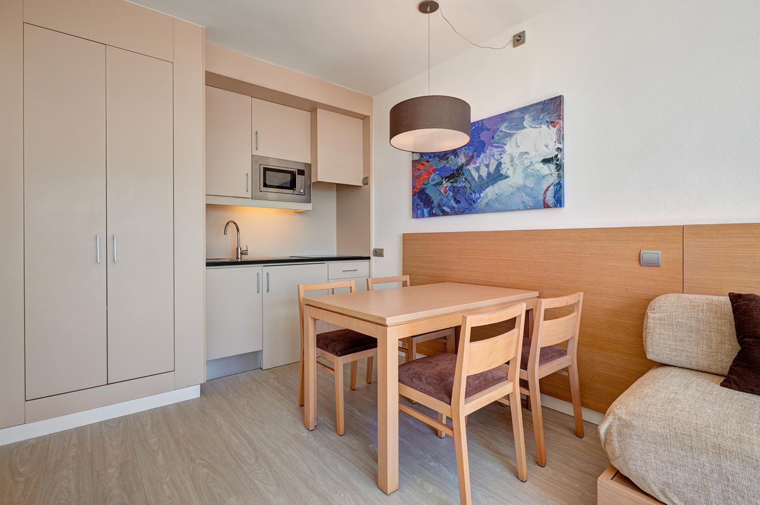 Economy Club Apartment photo 2