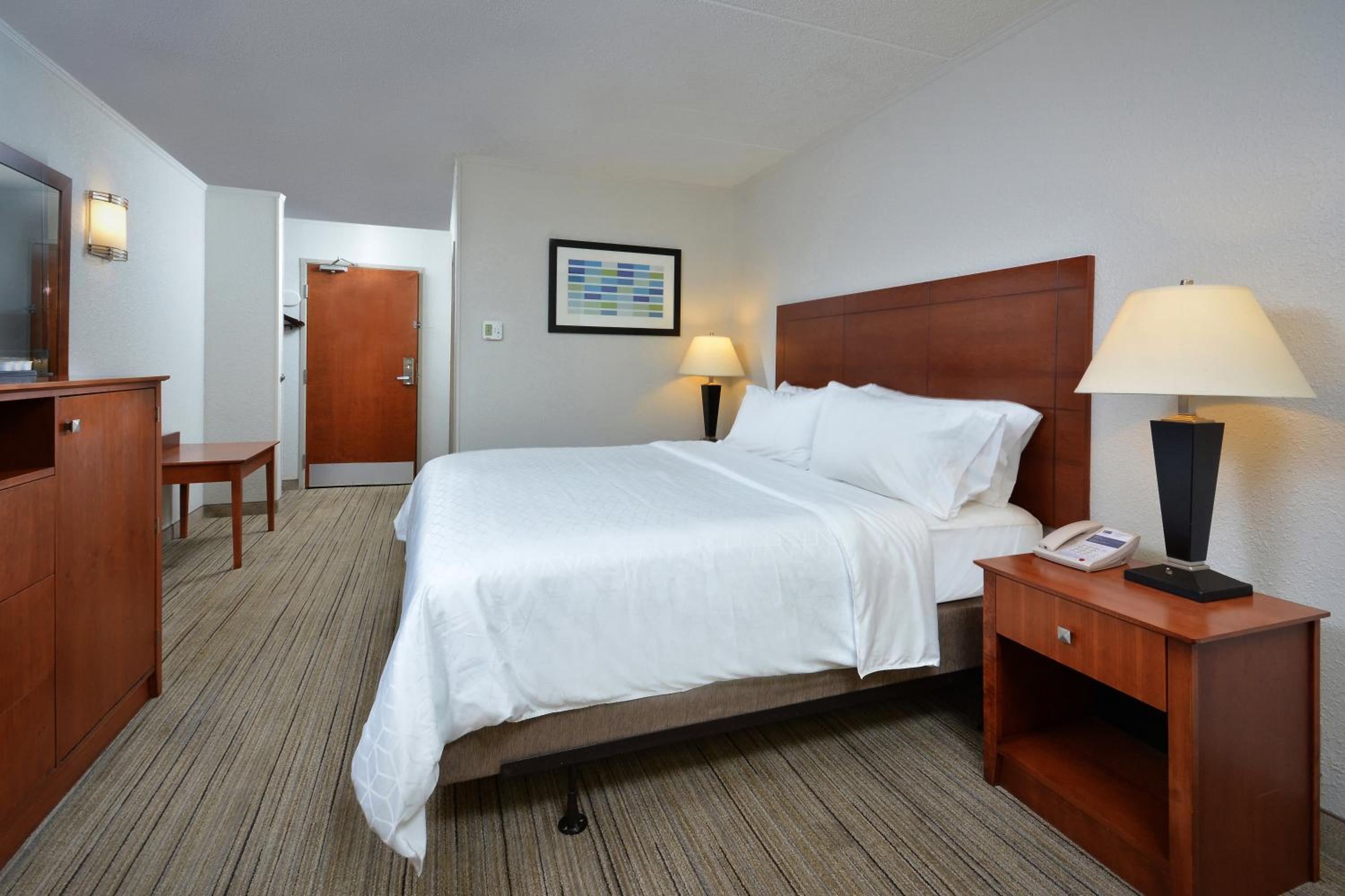 Standard King Room - Photo 3