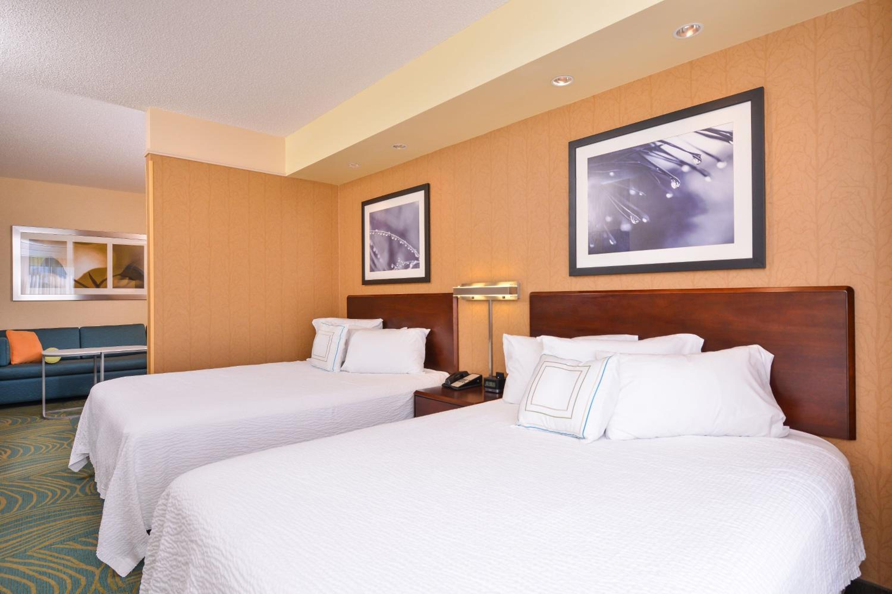 Queen Suite with Two Queen Beds, Transfer Shower and Sofa Bed - Mobility Access/Hearing Accessible