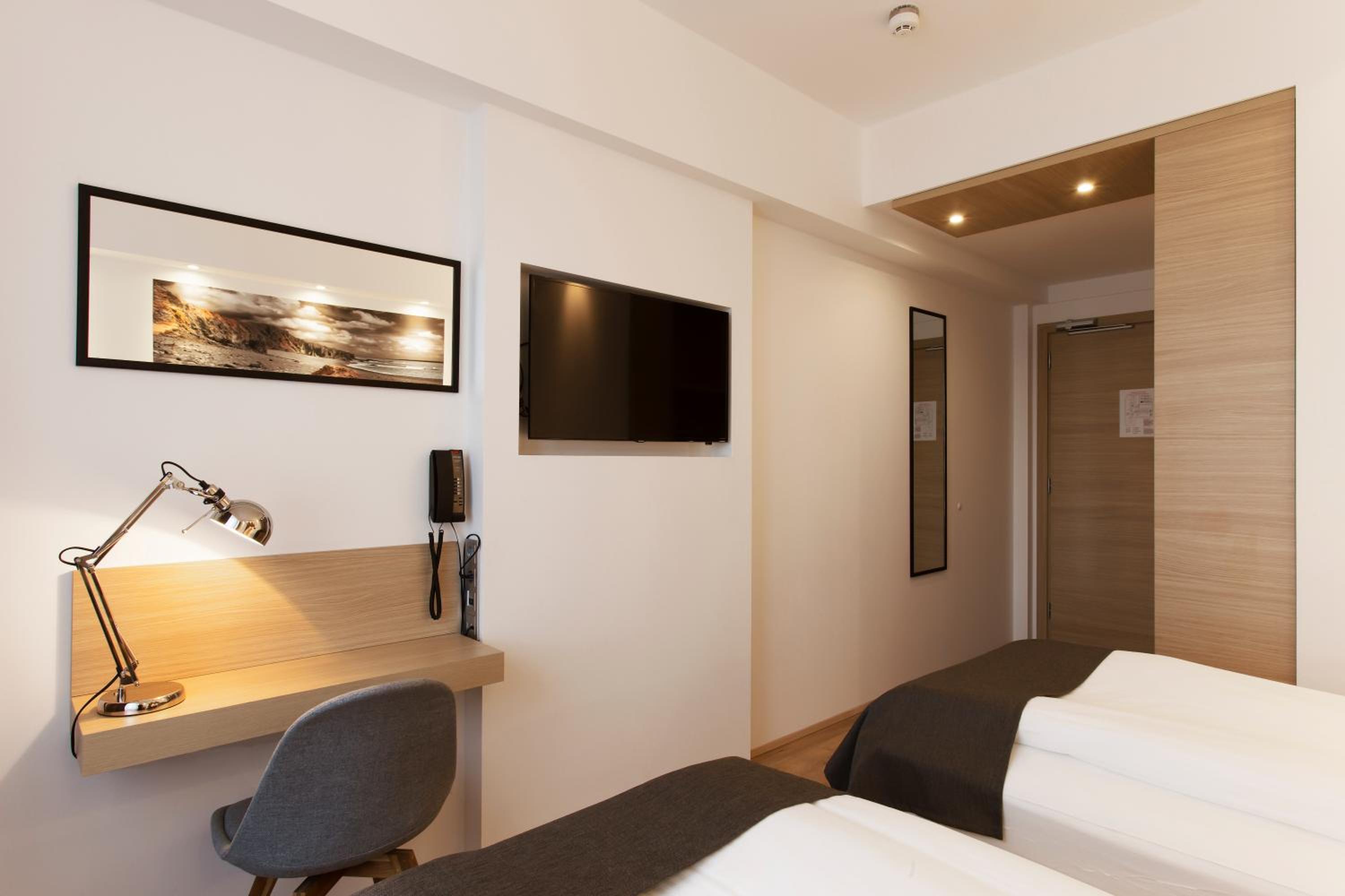 Economy Twin Room photo 1