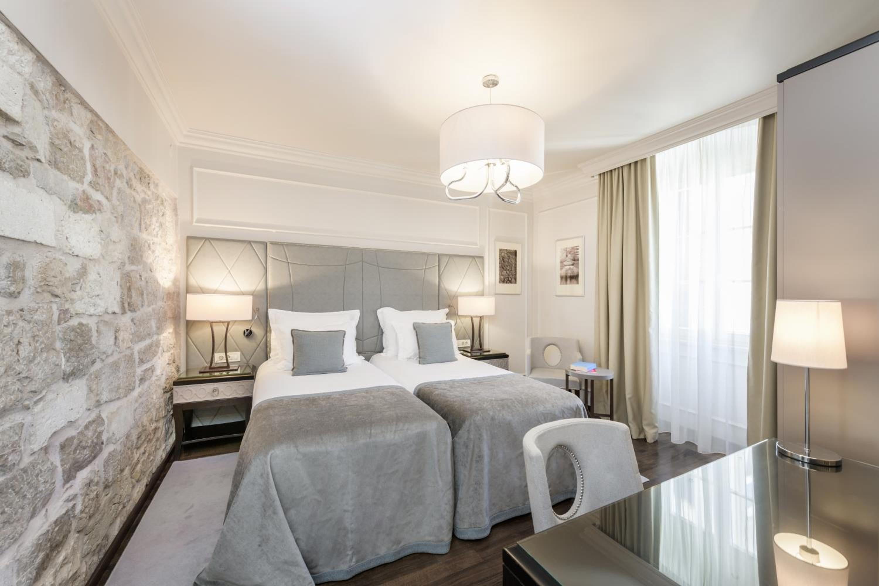 Standard Double or Twin Room - Photo 7