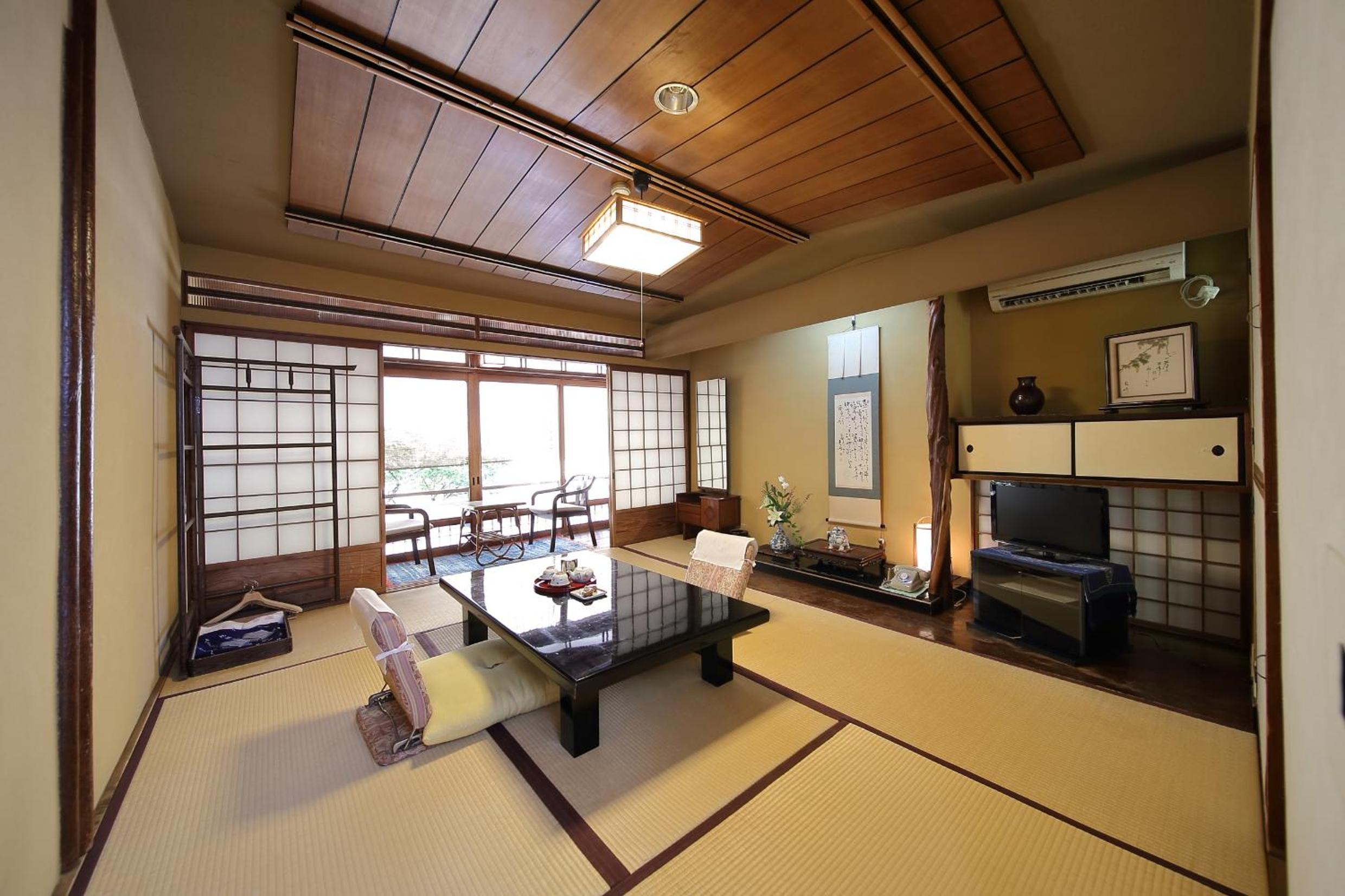 Japanese-Style Standard Room with Shared Bathroom photo 1