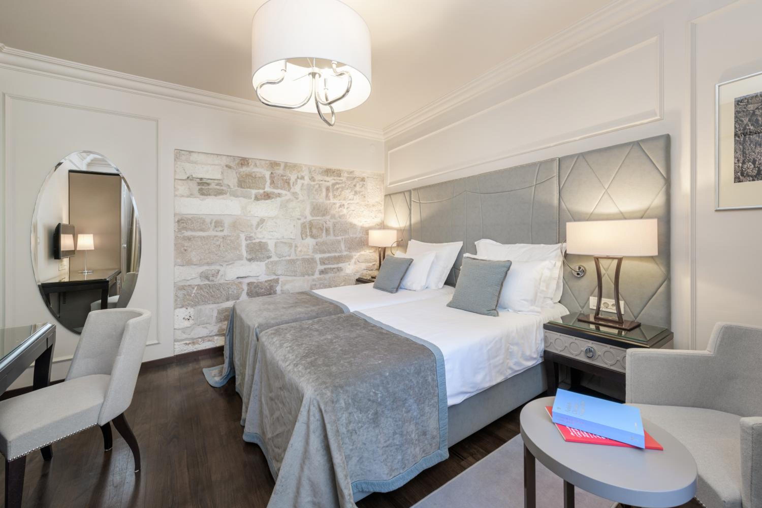 Standard Double or Twin Room - Photo 5