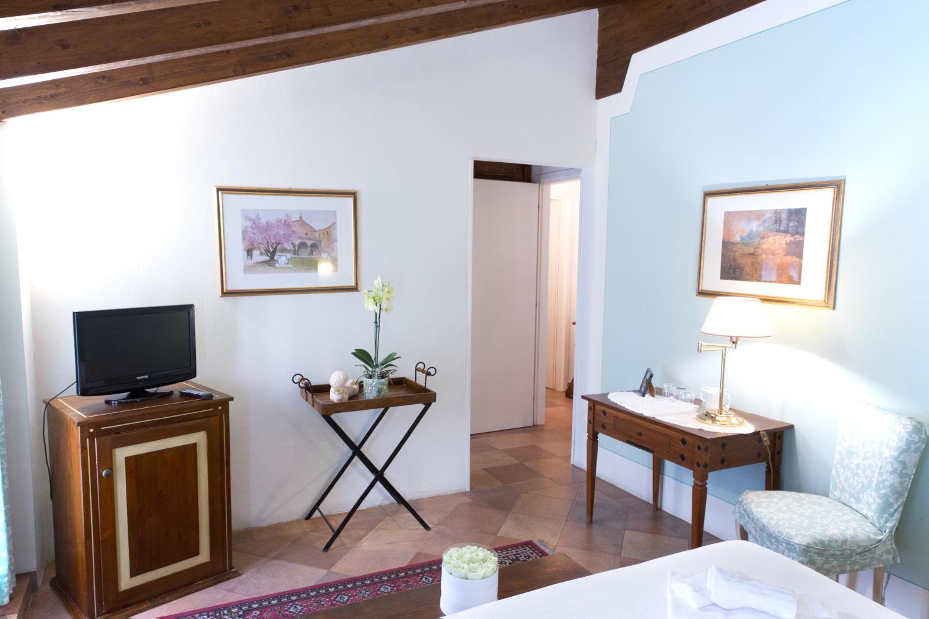 Double Room - Photo 3