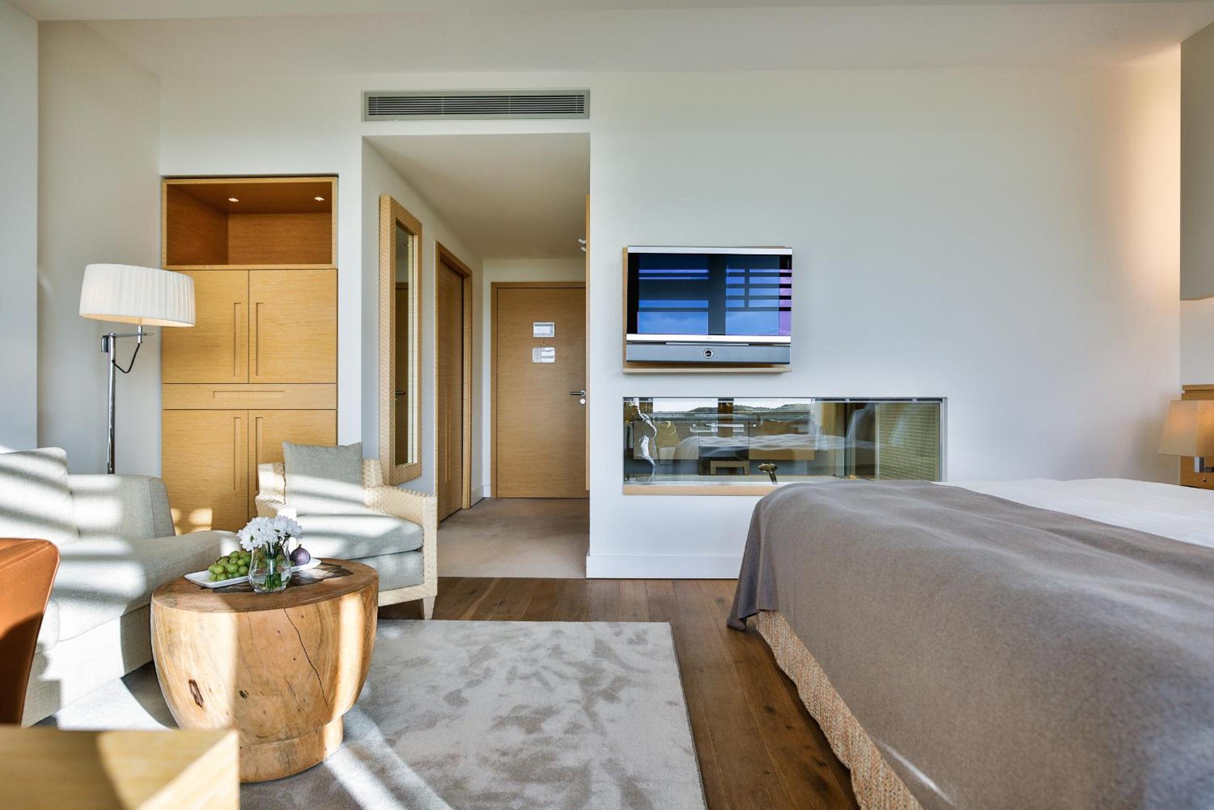 Deluxe Double Room thumbnail 6