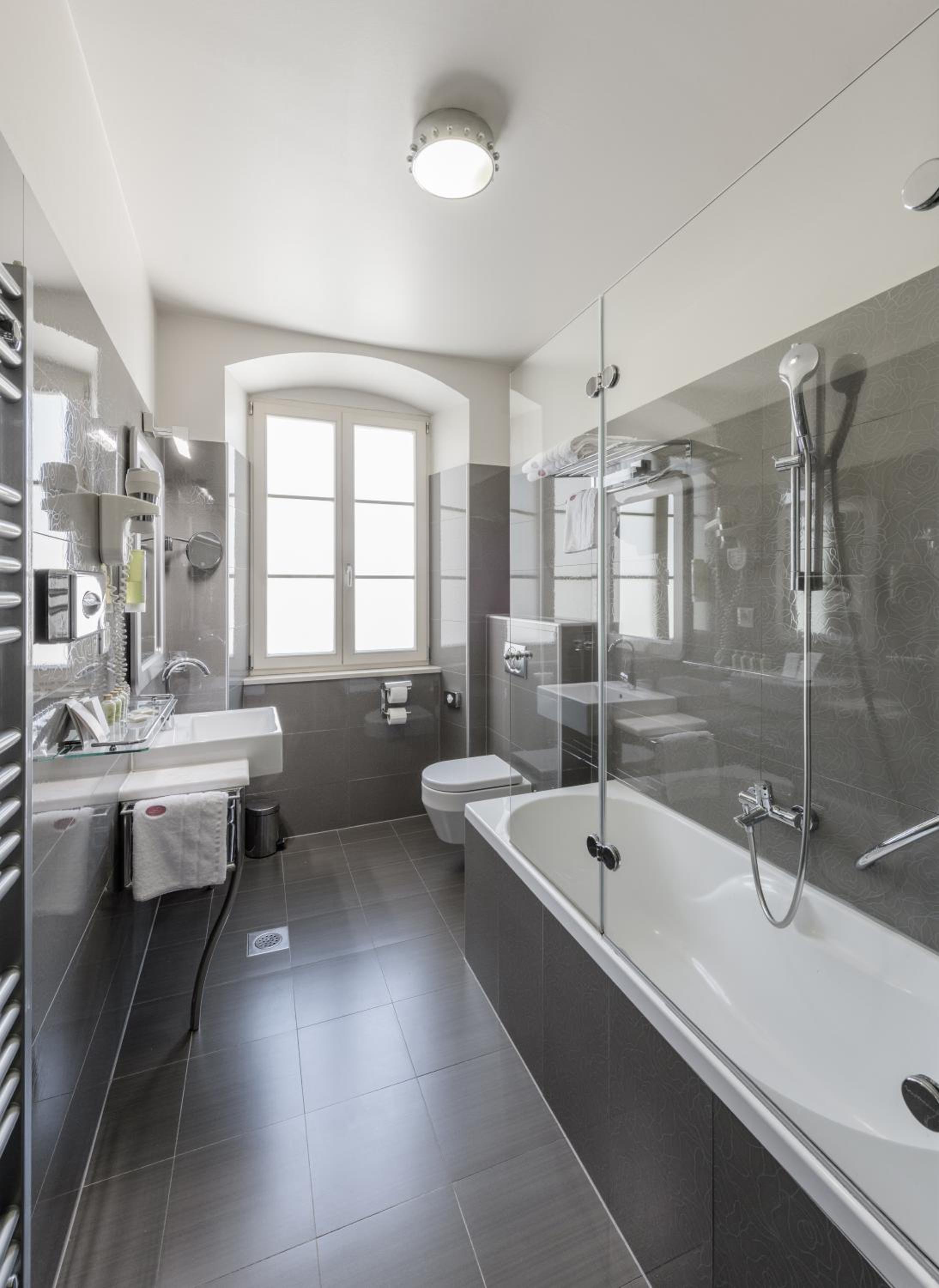 Standard Double or Twin Room - Photo 11