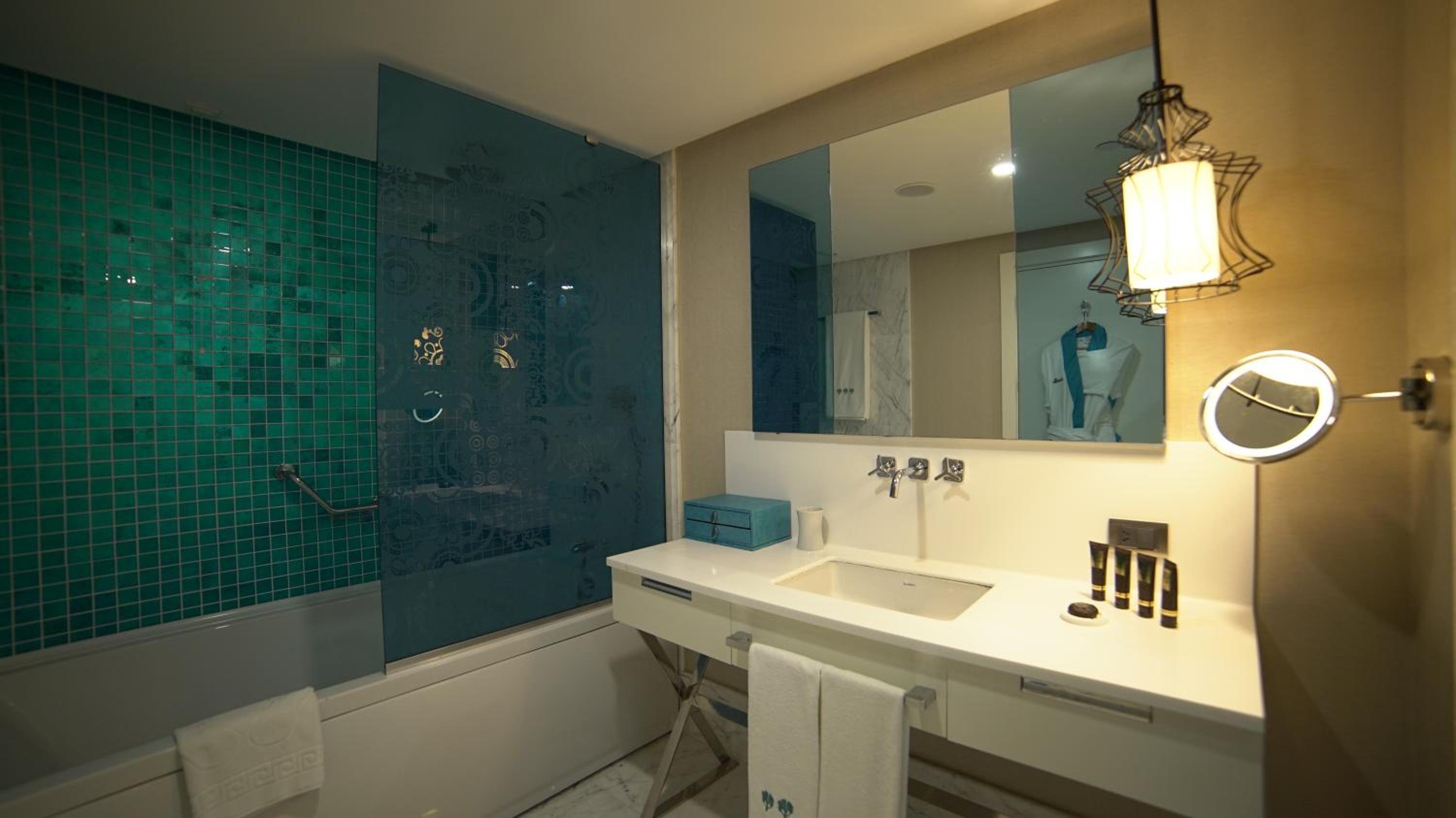 Deluxe Suite with Sea View