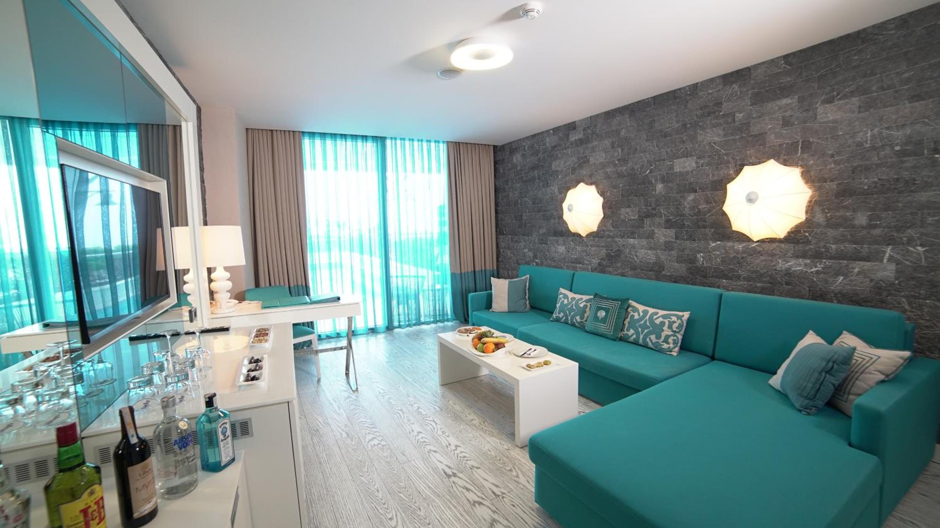 Deluxe Suite with Sea View