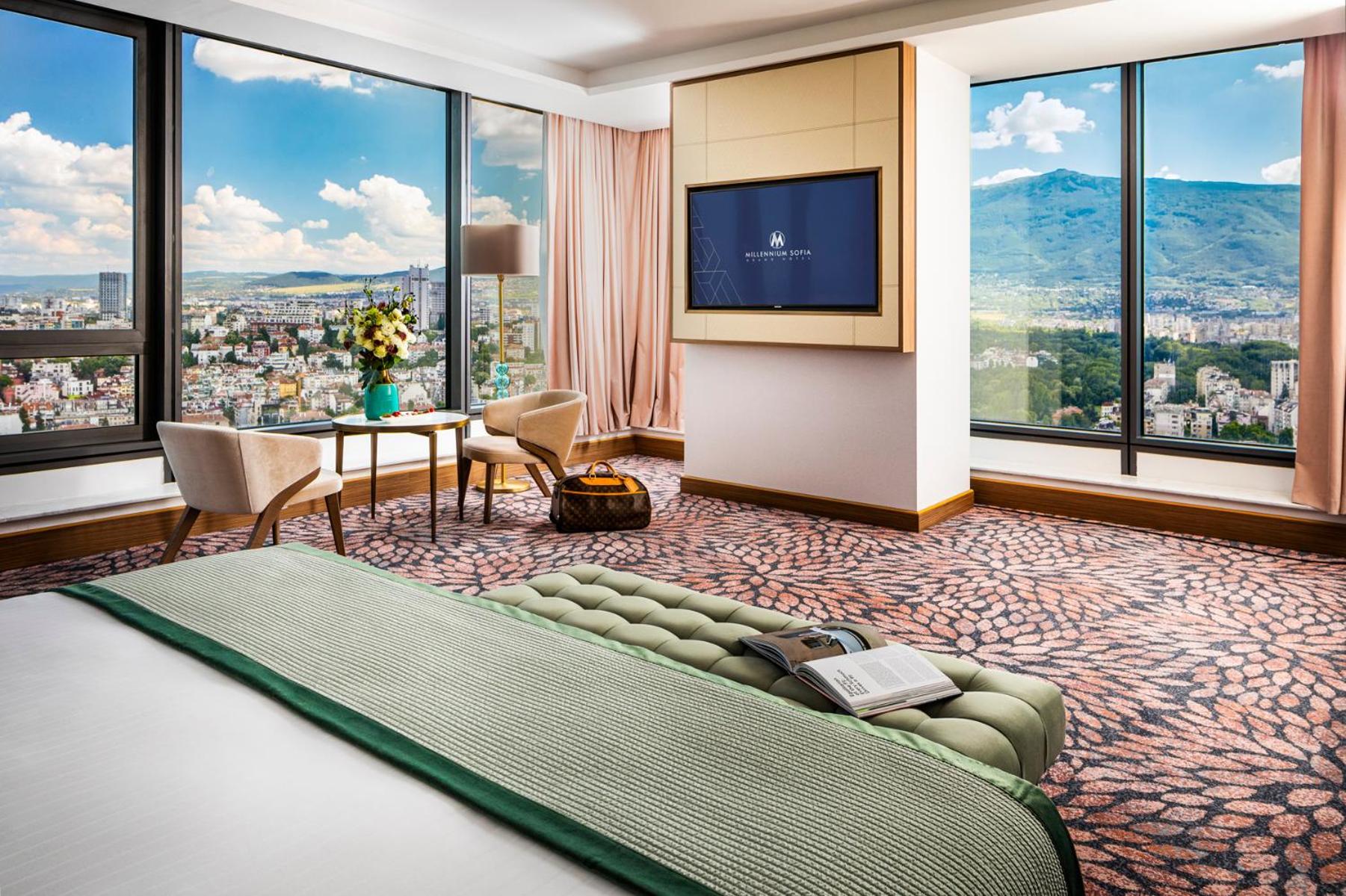Signature Suite - Photo 1