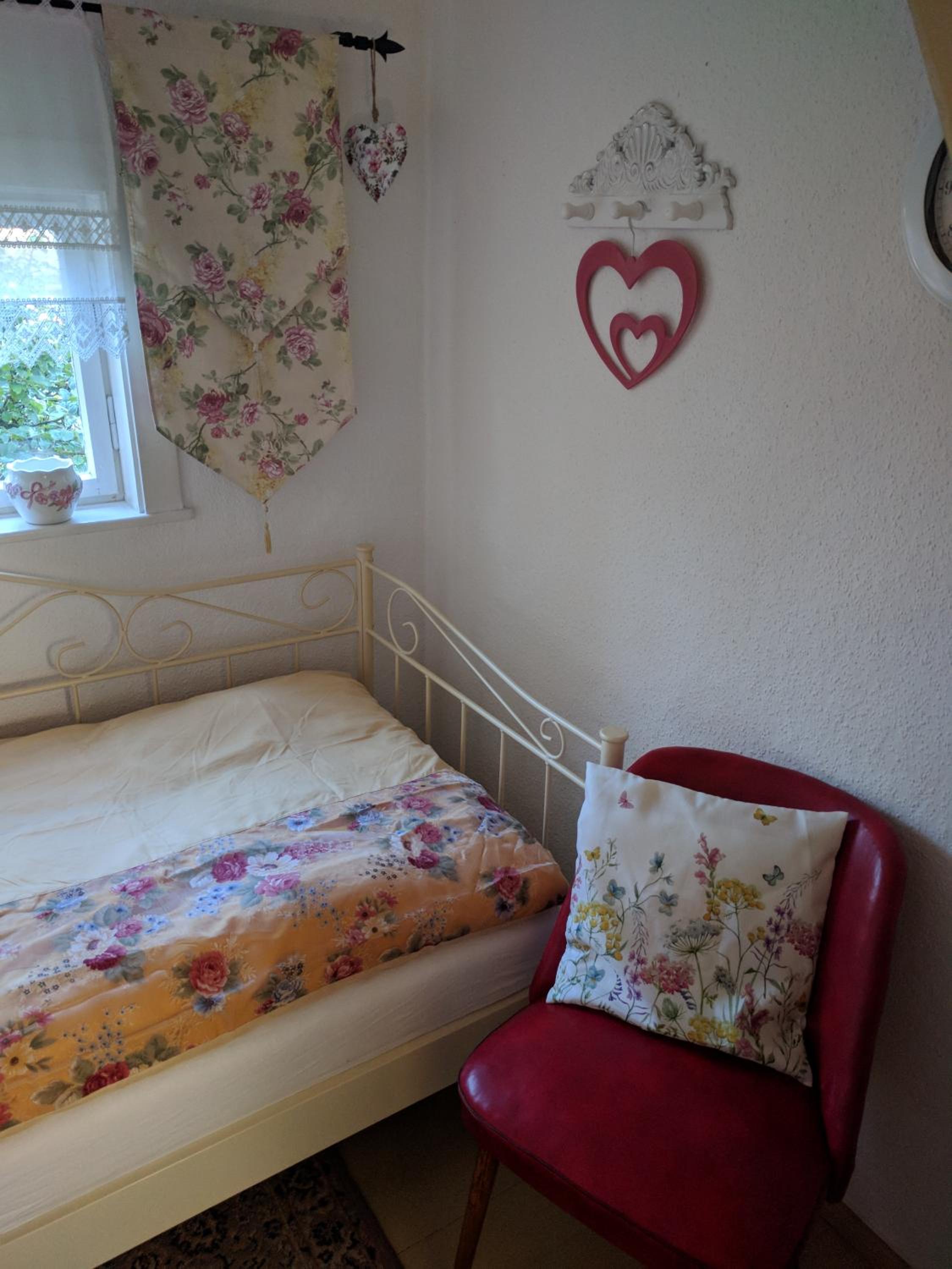 Three-Bedroom House - Photo 3