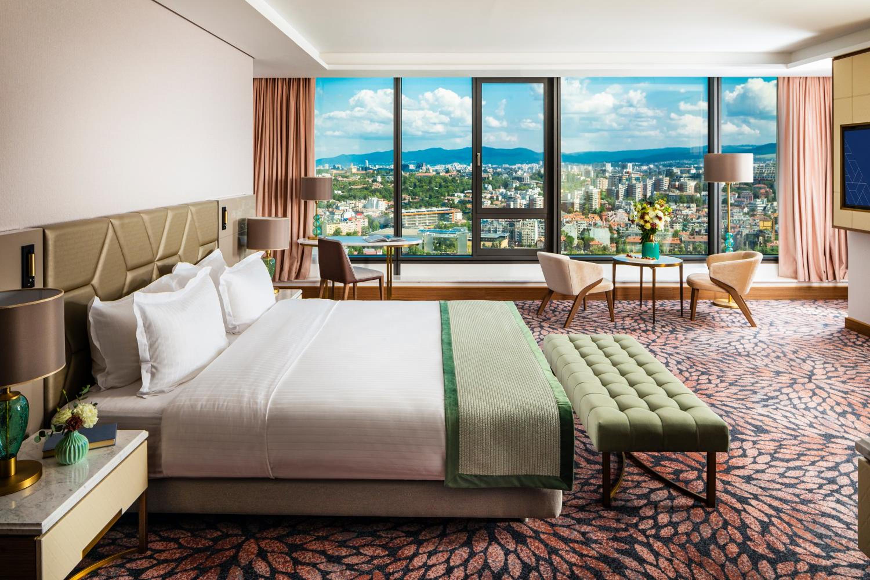 Signature Suite - Photo 4