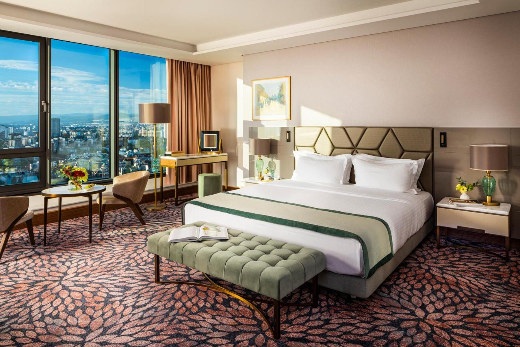 Premium Room with King Bed - Photo 1