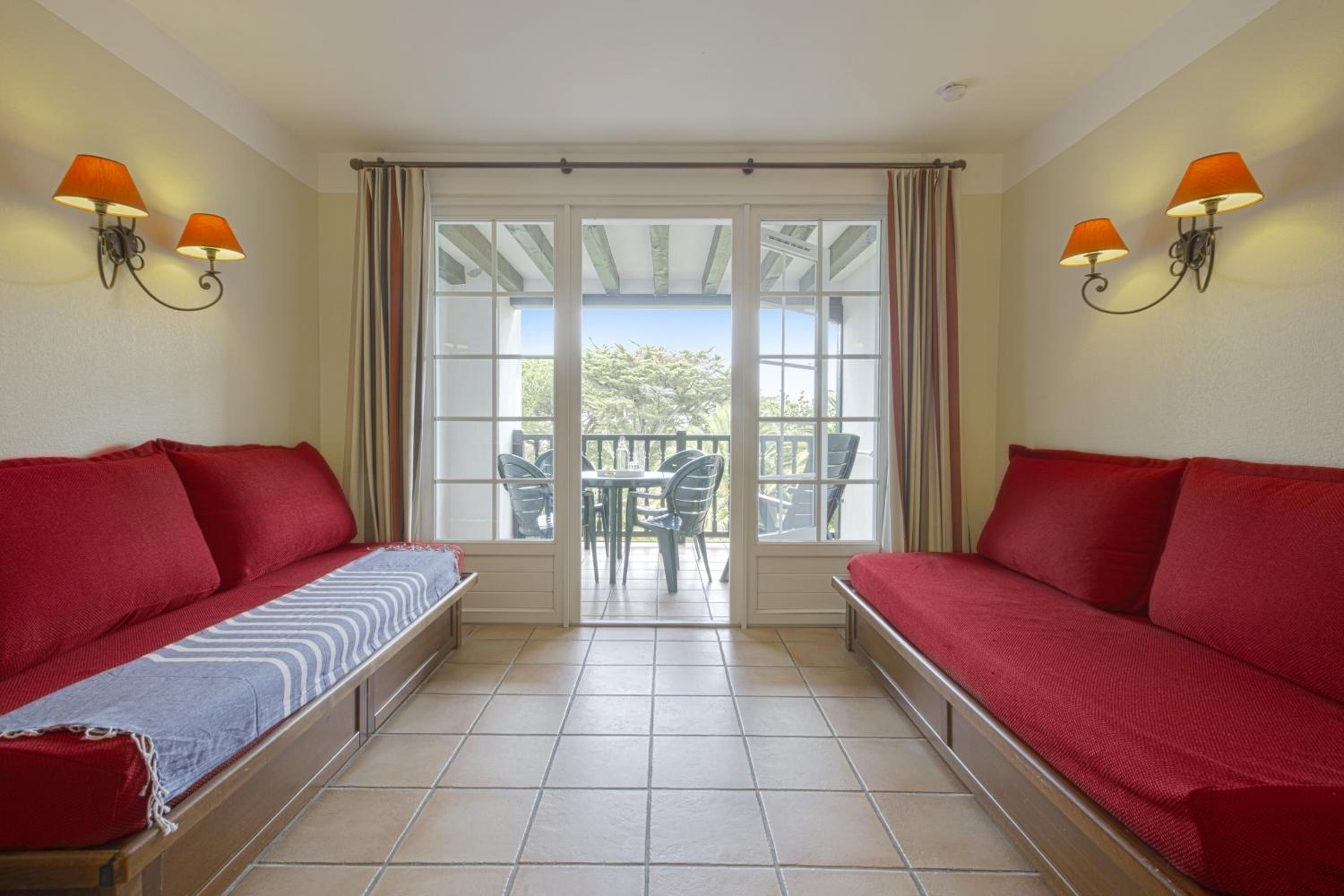 Superior One-Bedroom Apartment with Terrace or Balcony (5 People) photo 3