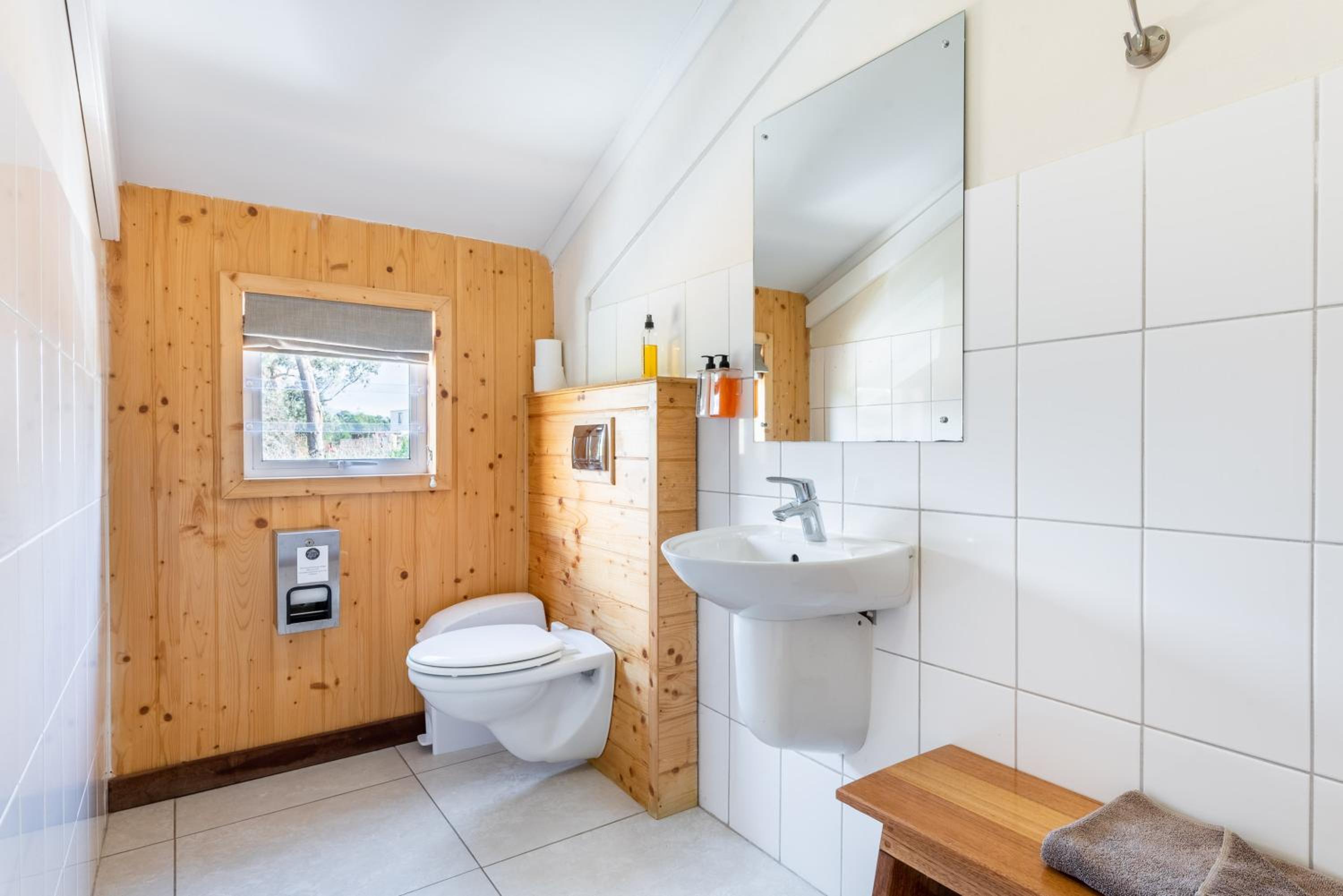 Family Room with Private Bathroom photo 2