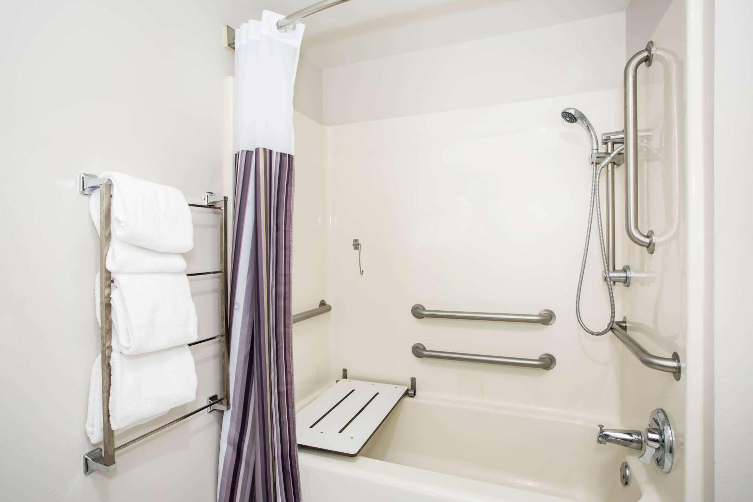 Full Size Bed - Disability Access - Photo 6