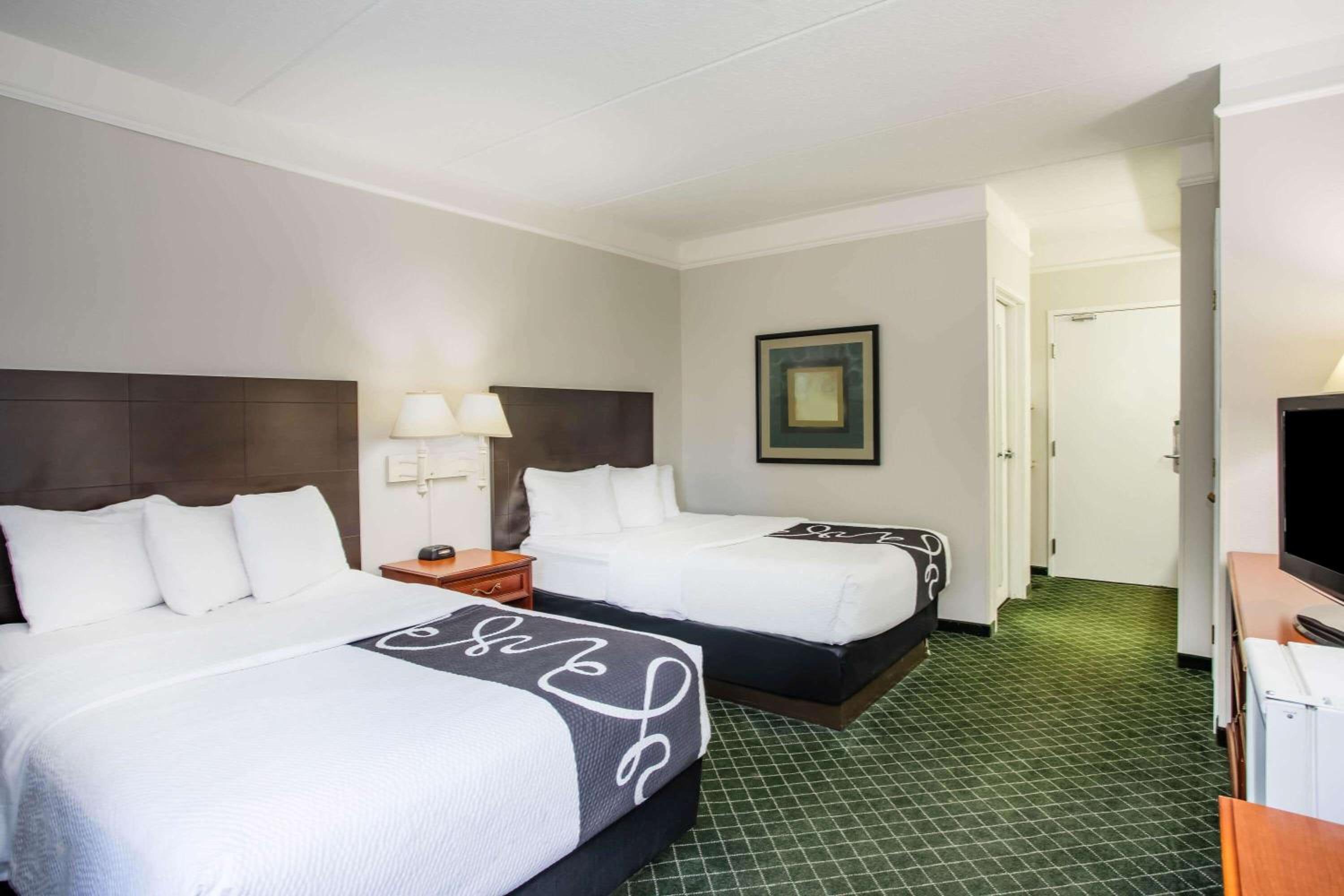 Deluxe Double Room with Two Double Beds - Photo 2