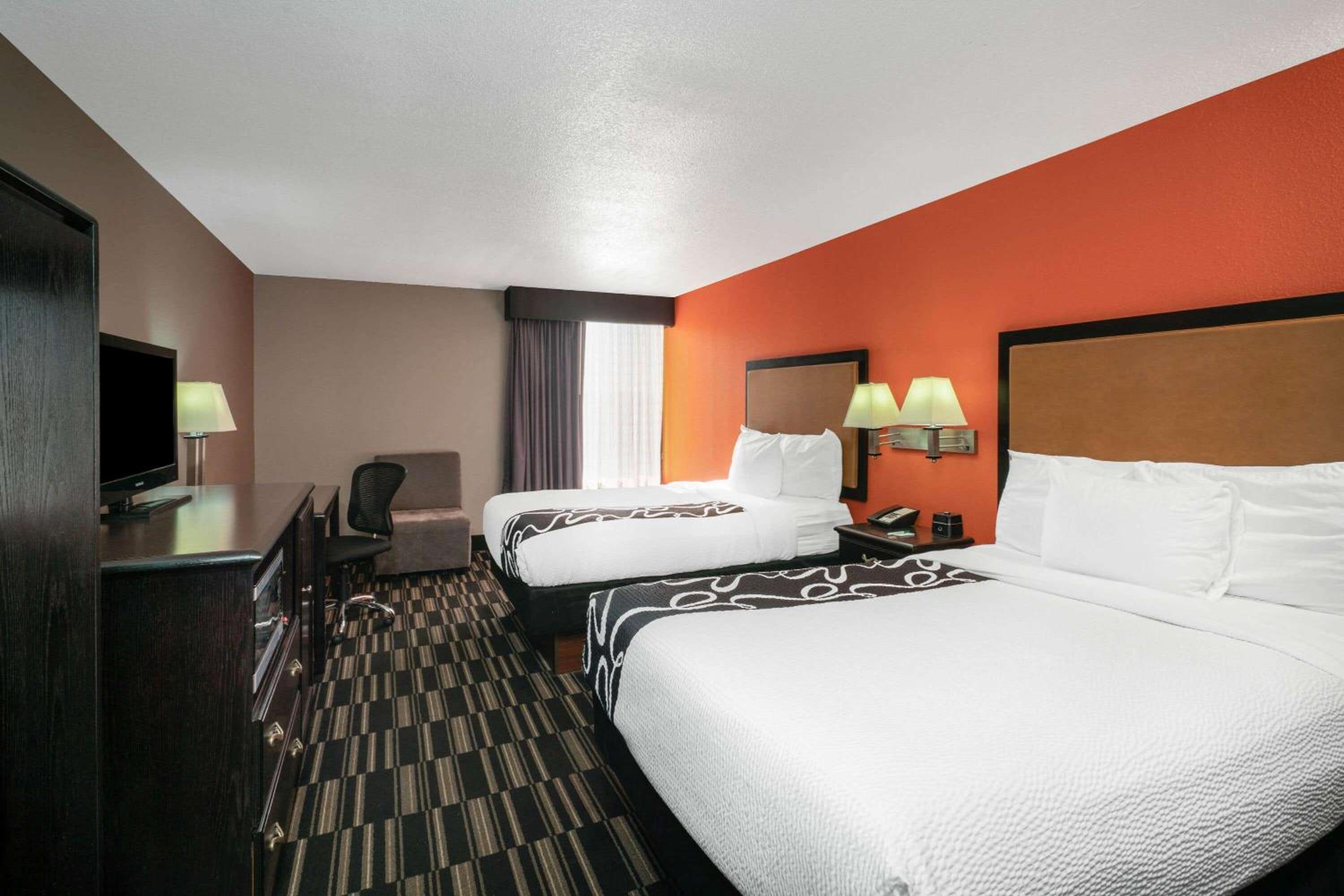 Deluxe Double Room with Two Double Beds - Photo 1