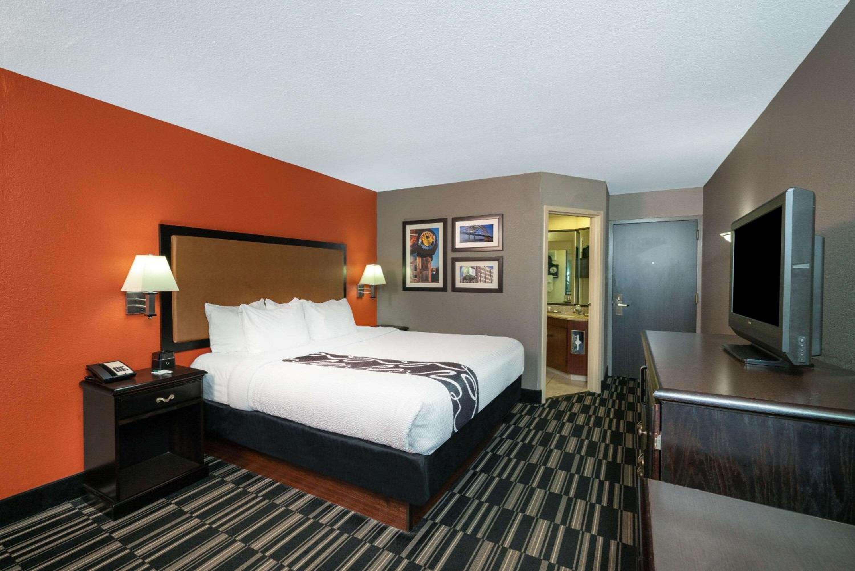 Deluxe King Room - Photo 4