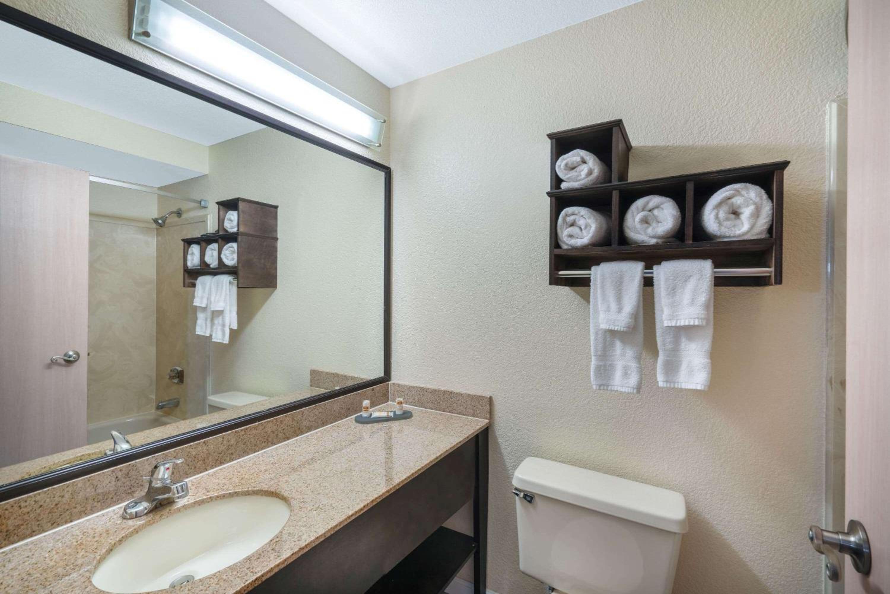 Deluxe Double Room with Two Double Beds - Photo 2