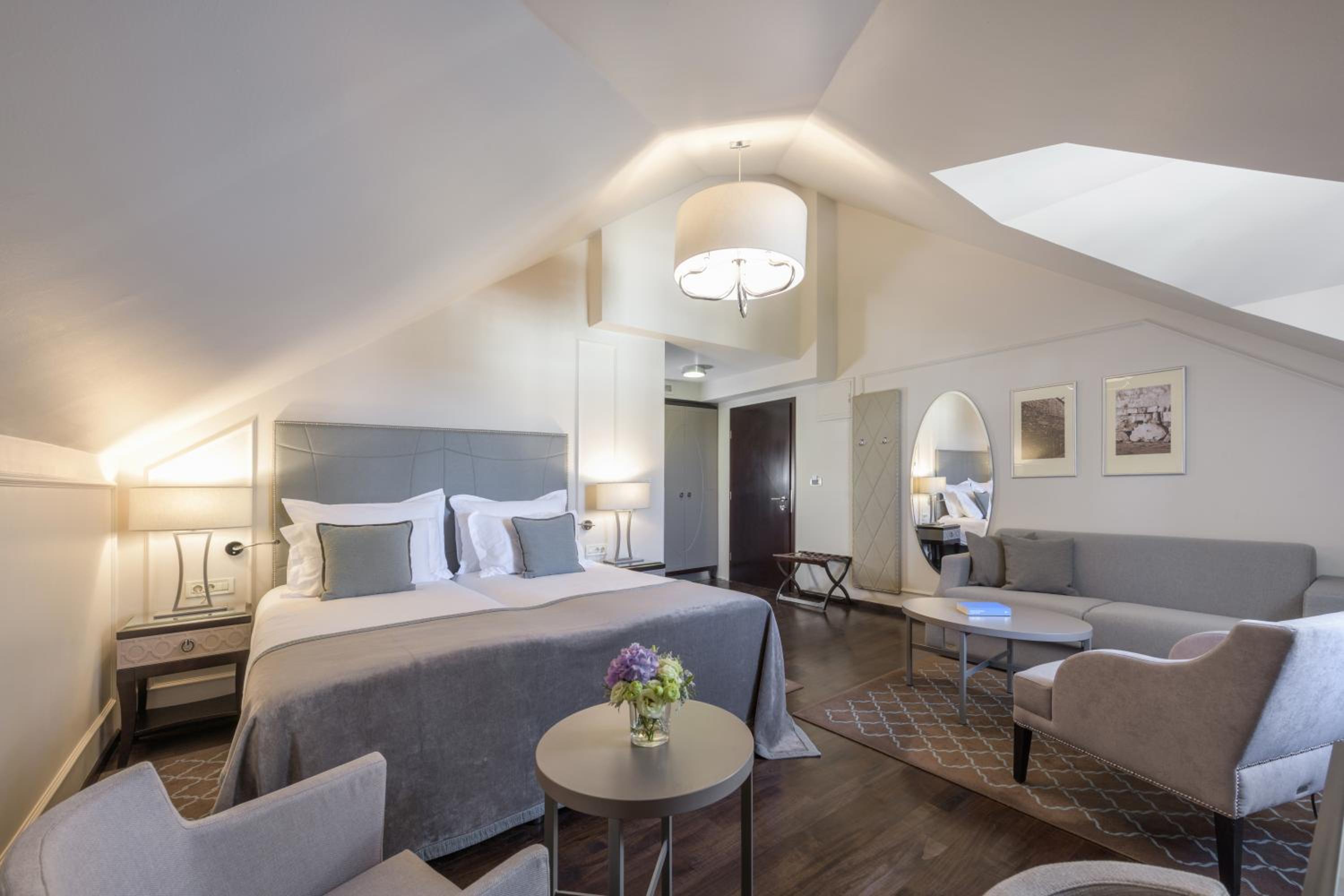 Deluxe Room - Photo 15