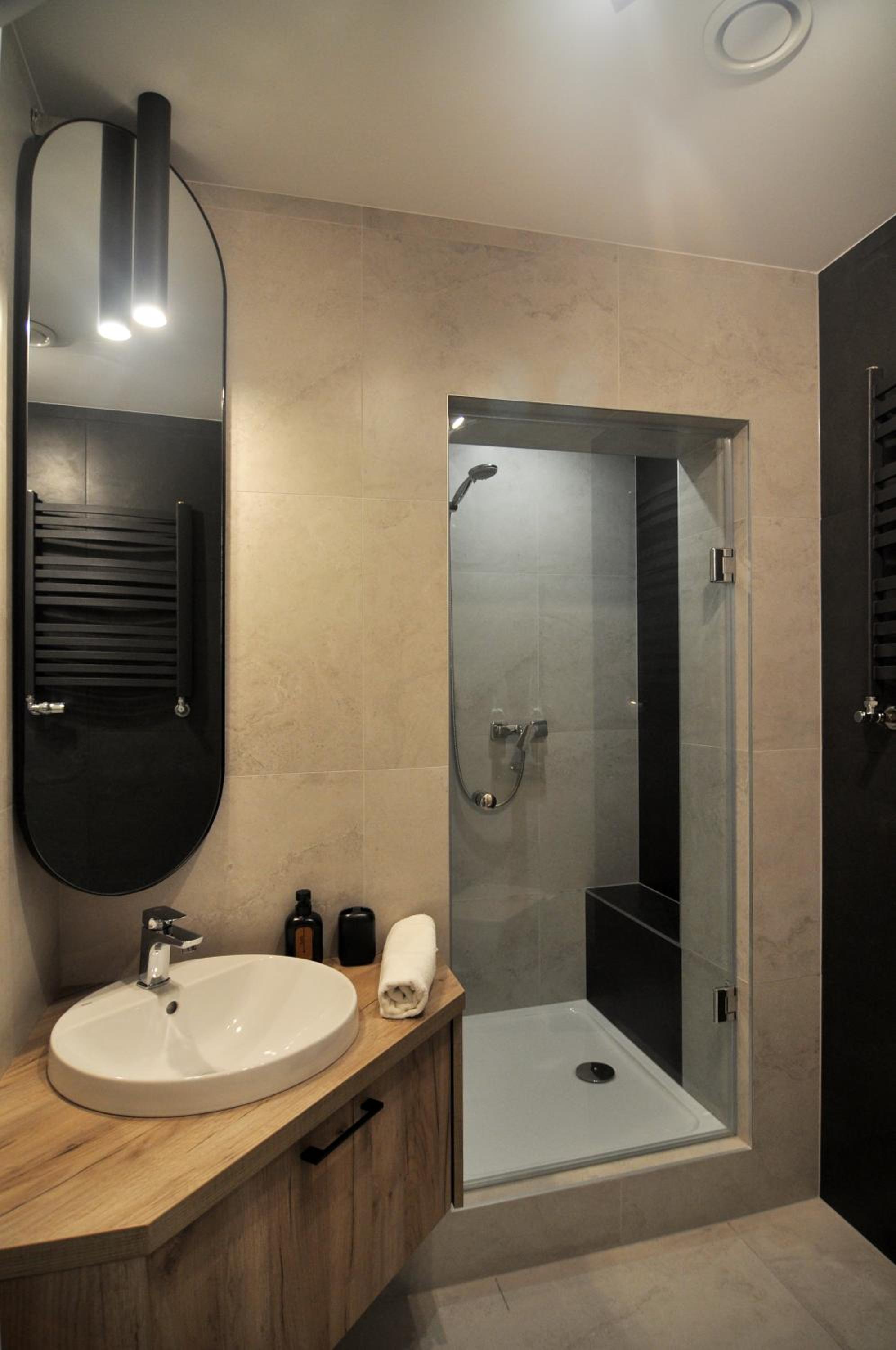 Apartment with Balcony - Photo 6