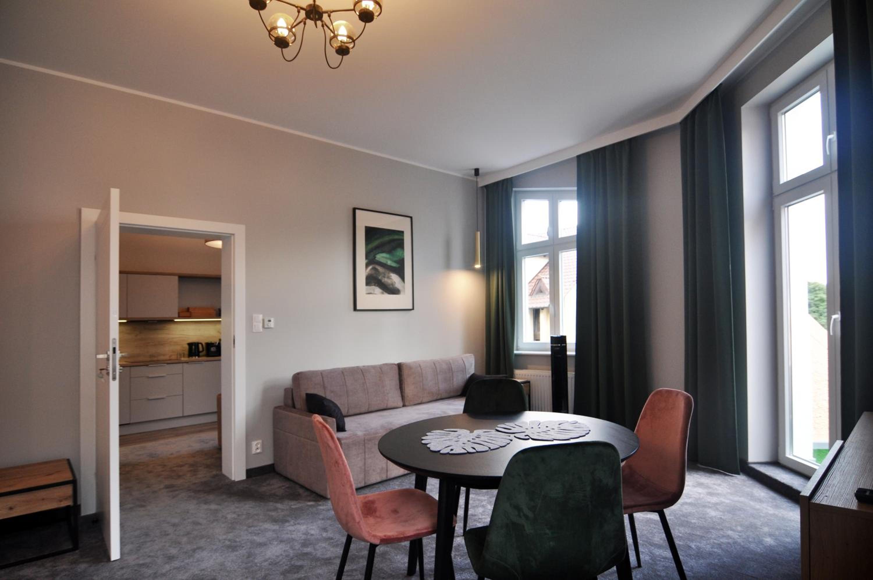 Apartment with Balcony - Photo 2