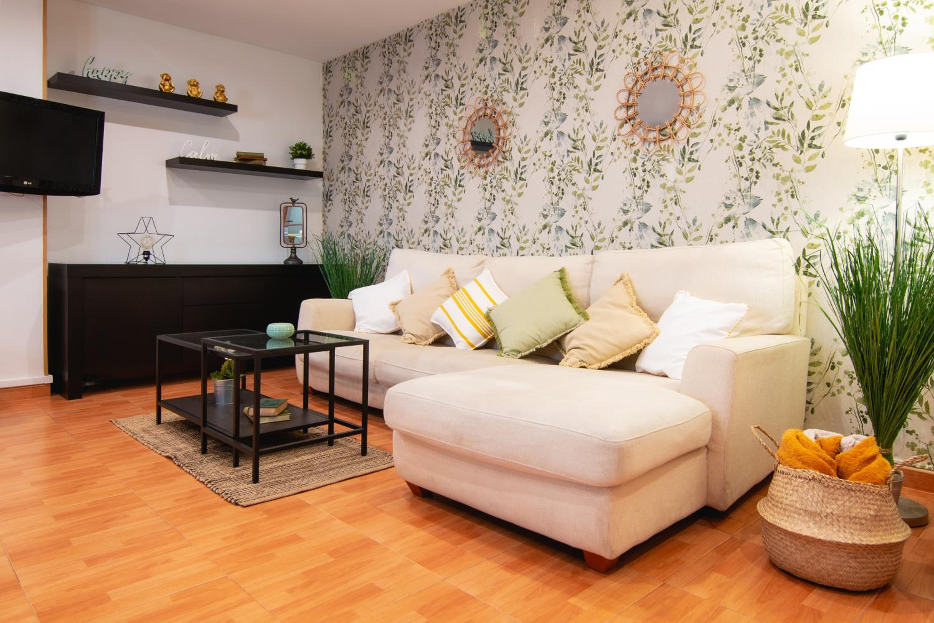 One-Bedroom Apartment - Photo 1