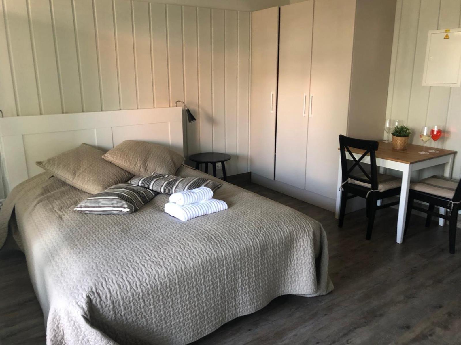 One-Bedroom Apartment photo 2