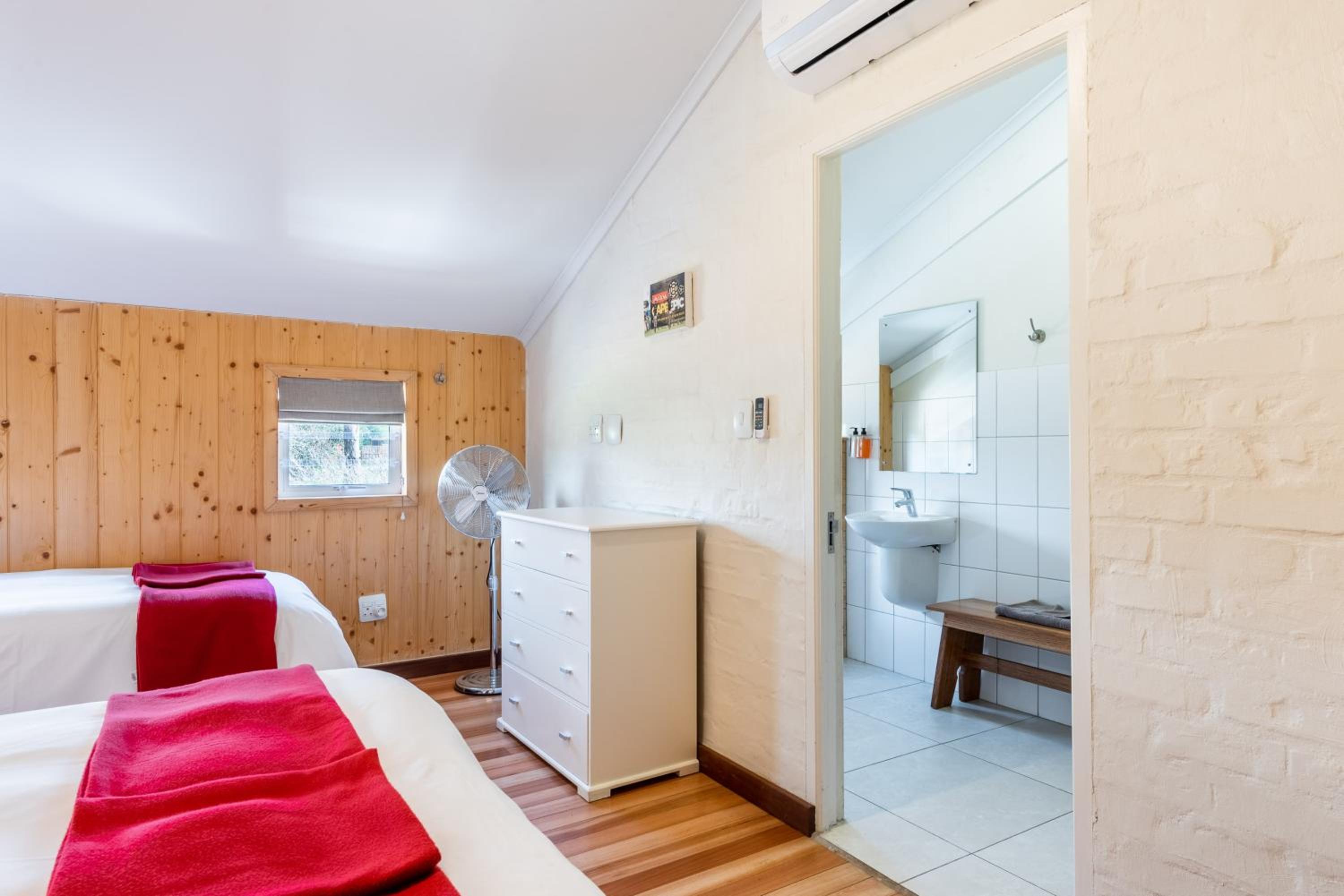 Family Room with Private Bathroom photo 3