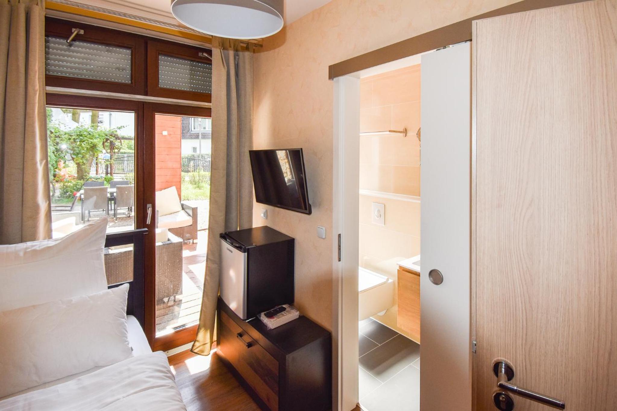 Single Room with Bathroom photo 2