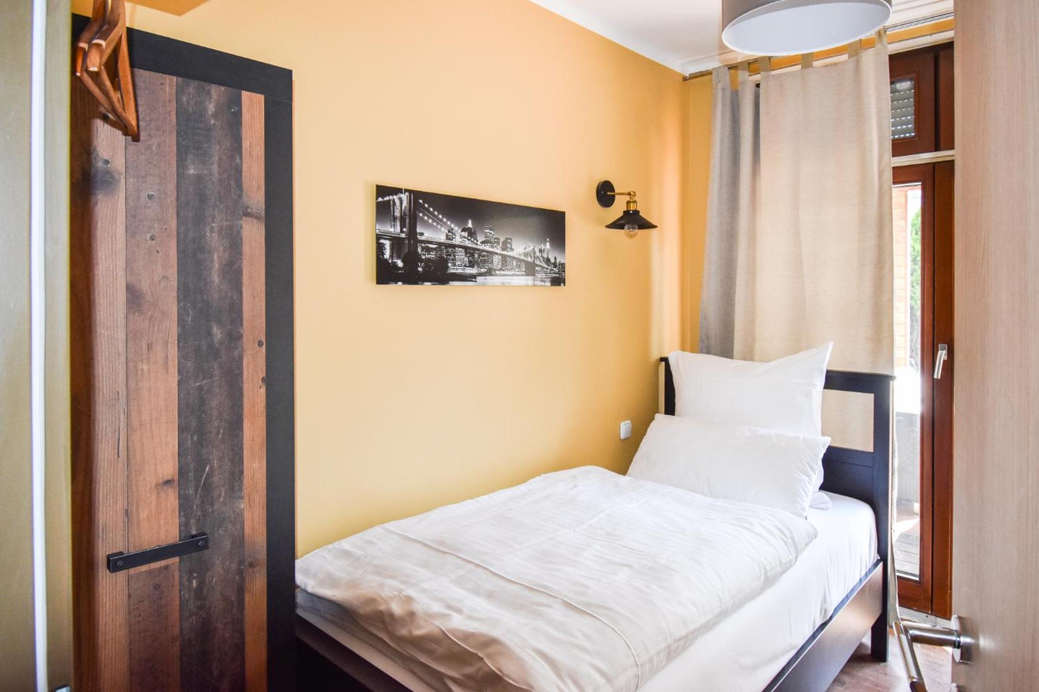 Single Room with Bathroom photo 3