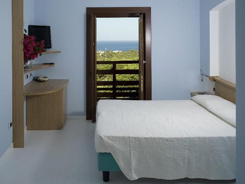 Double or Twin Room with Sea View photo 3
