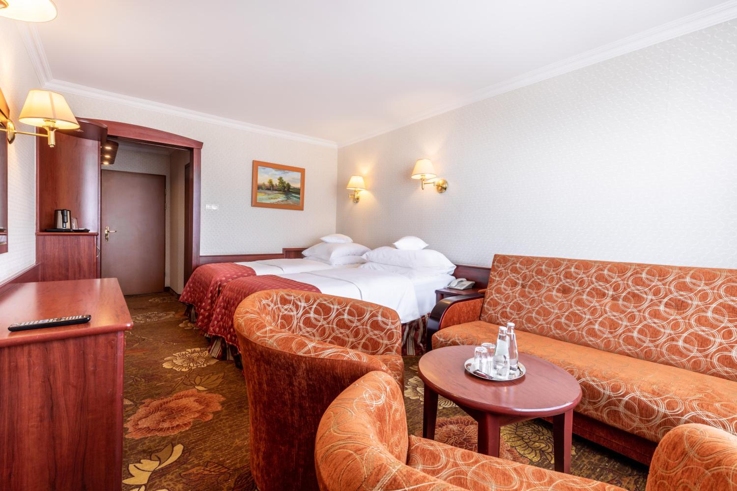 Twin Room - Photo 10